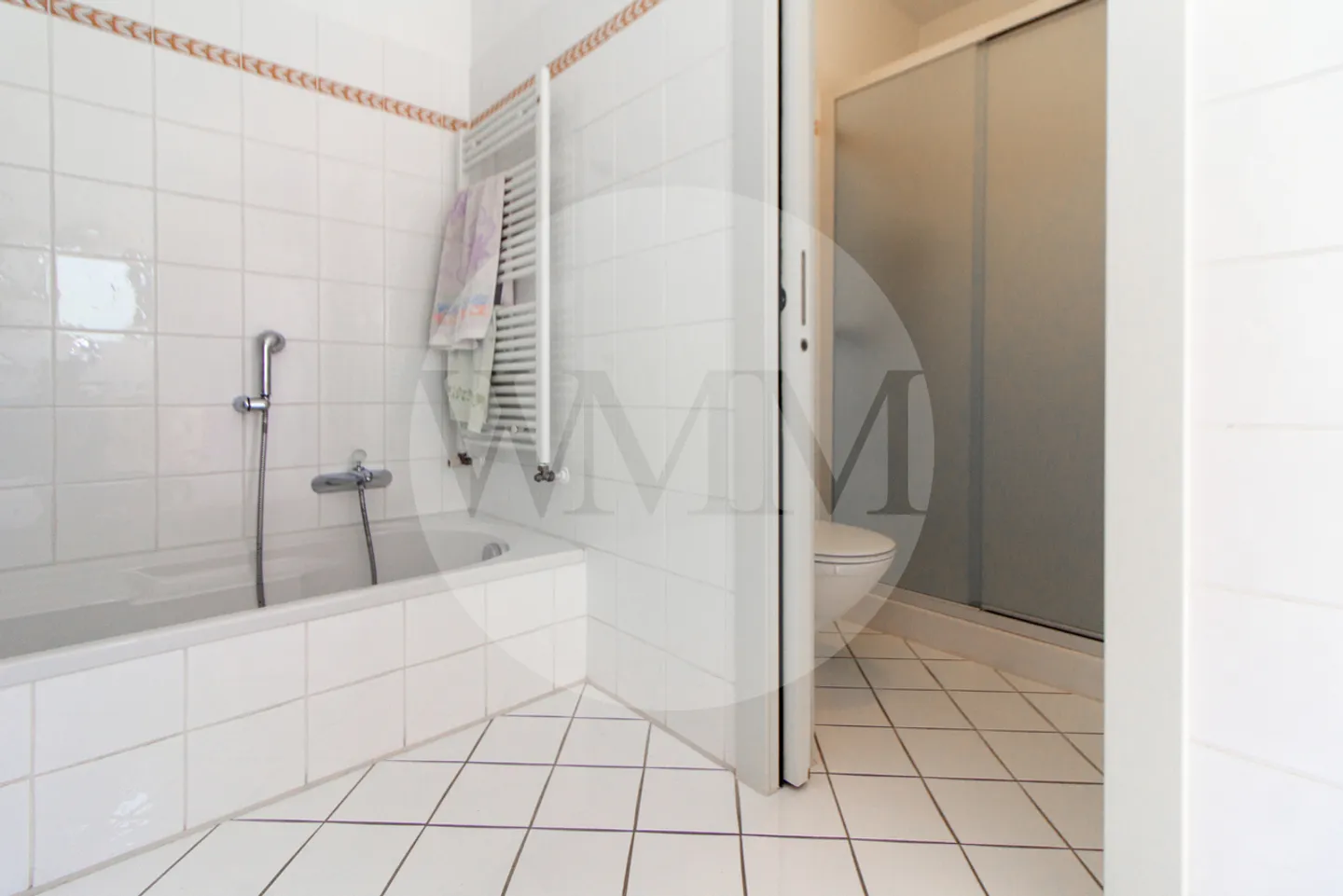 Large and Bright Single-Family House with Lake View - Photo 21 of 22