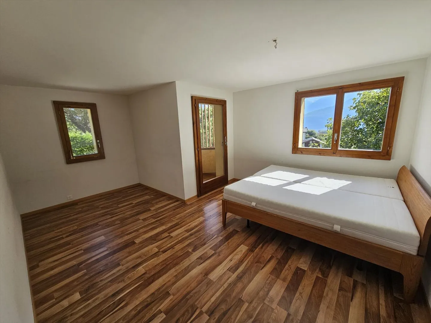 Villa avec 6,5 pièces et un appartement indépendant de 2,5 pièces à Coméraz-Grimisuat - Photo 4 sur 5