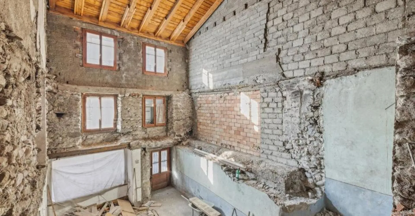 Affascinante casa di villaggio da ristrutturare. Un progetto autentico! - Foto 2 di 7