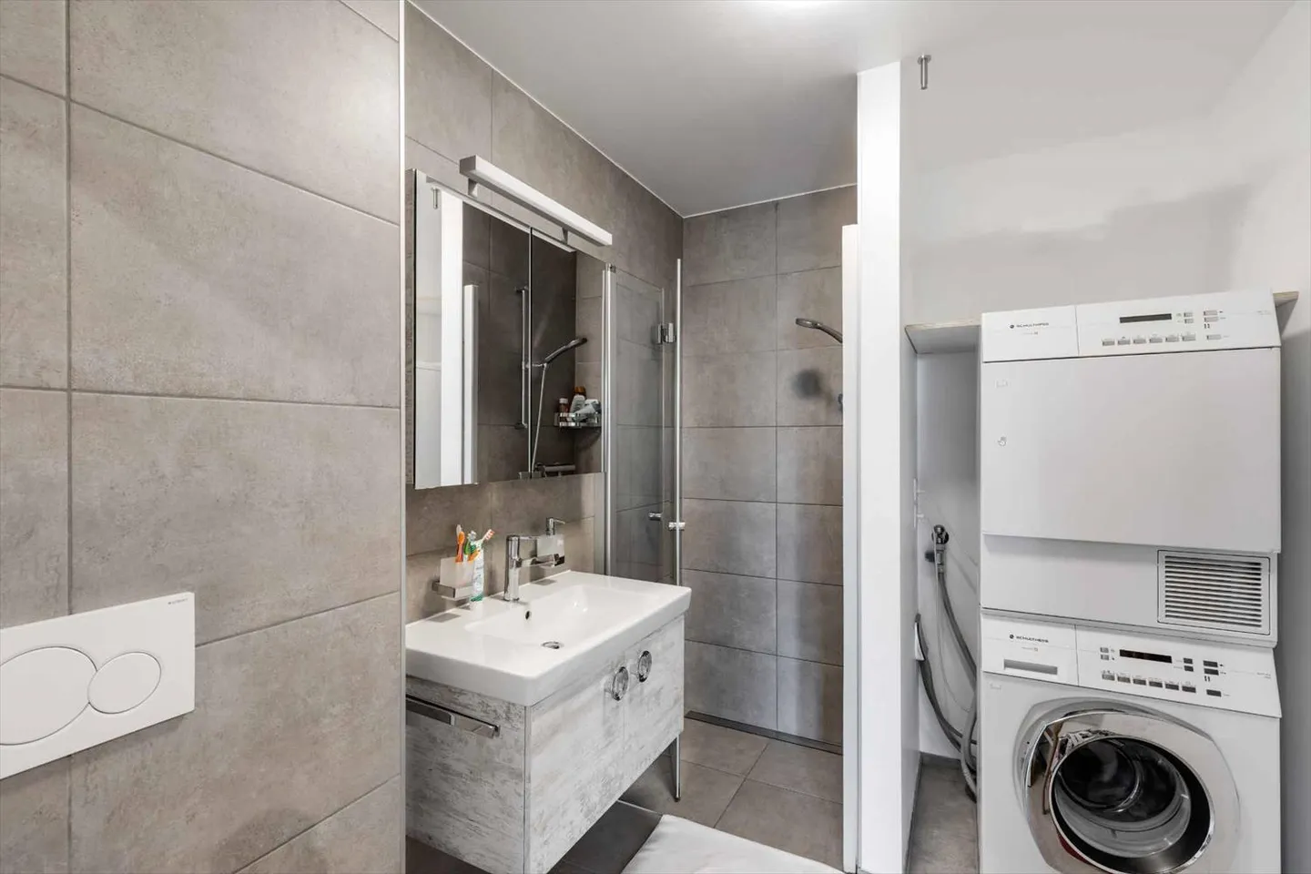 Komfort und Helligkeit für diese 4,5 Zimmer im Herzen des Dorfes - Foto 5 di 7