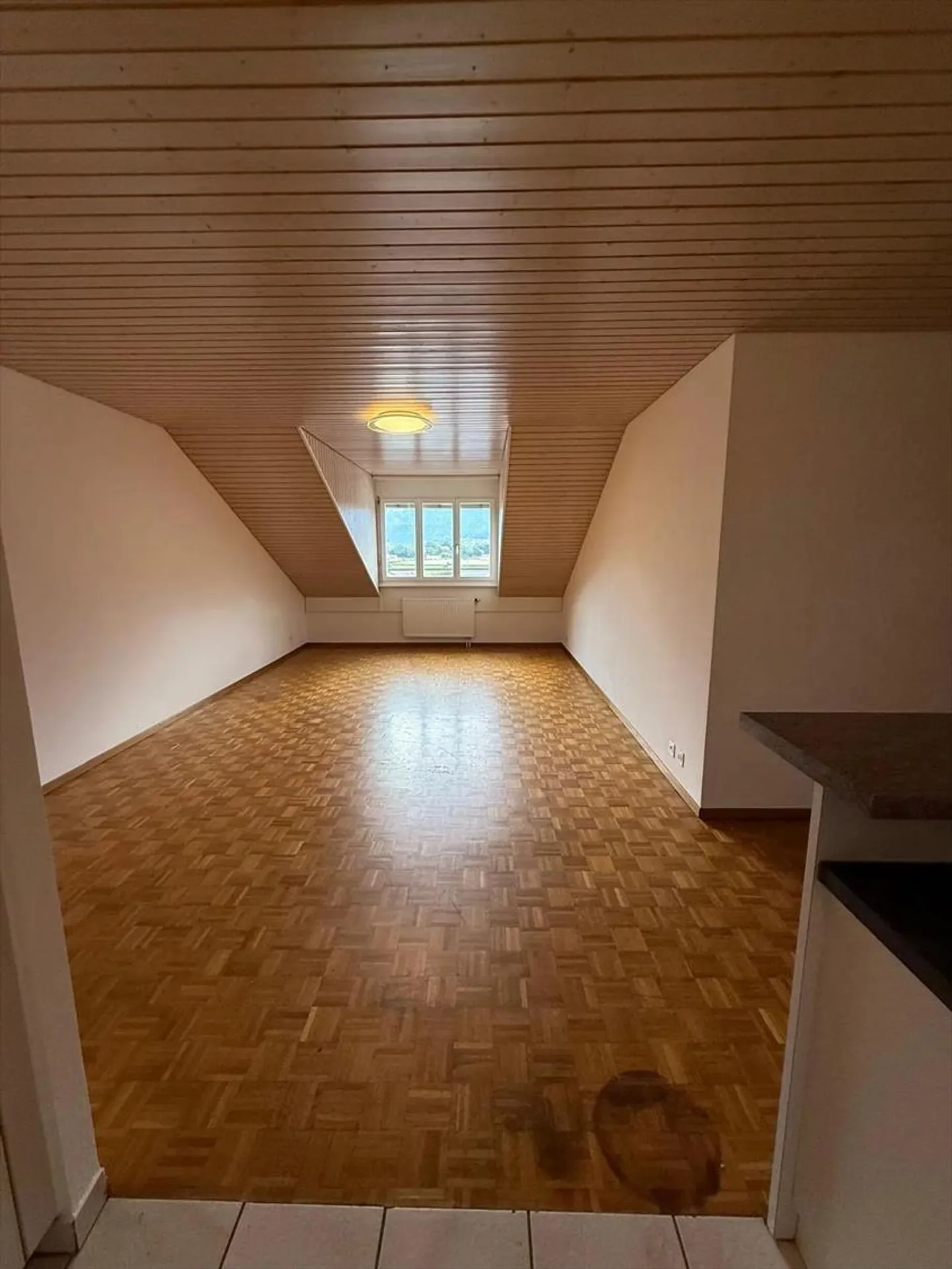 4-room apartment on the 3rd floor / 1ST RENT FREE - Photo 2 of 7