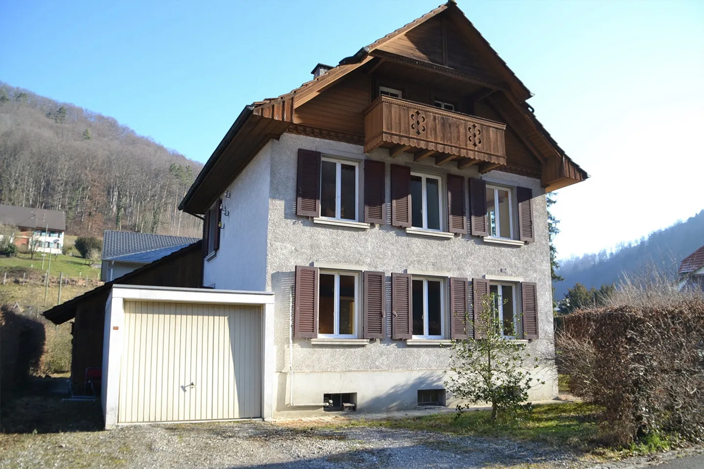 Ampia casa unifamiliare con giardino - Foto 1 di 10