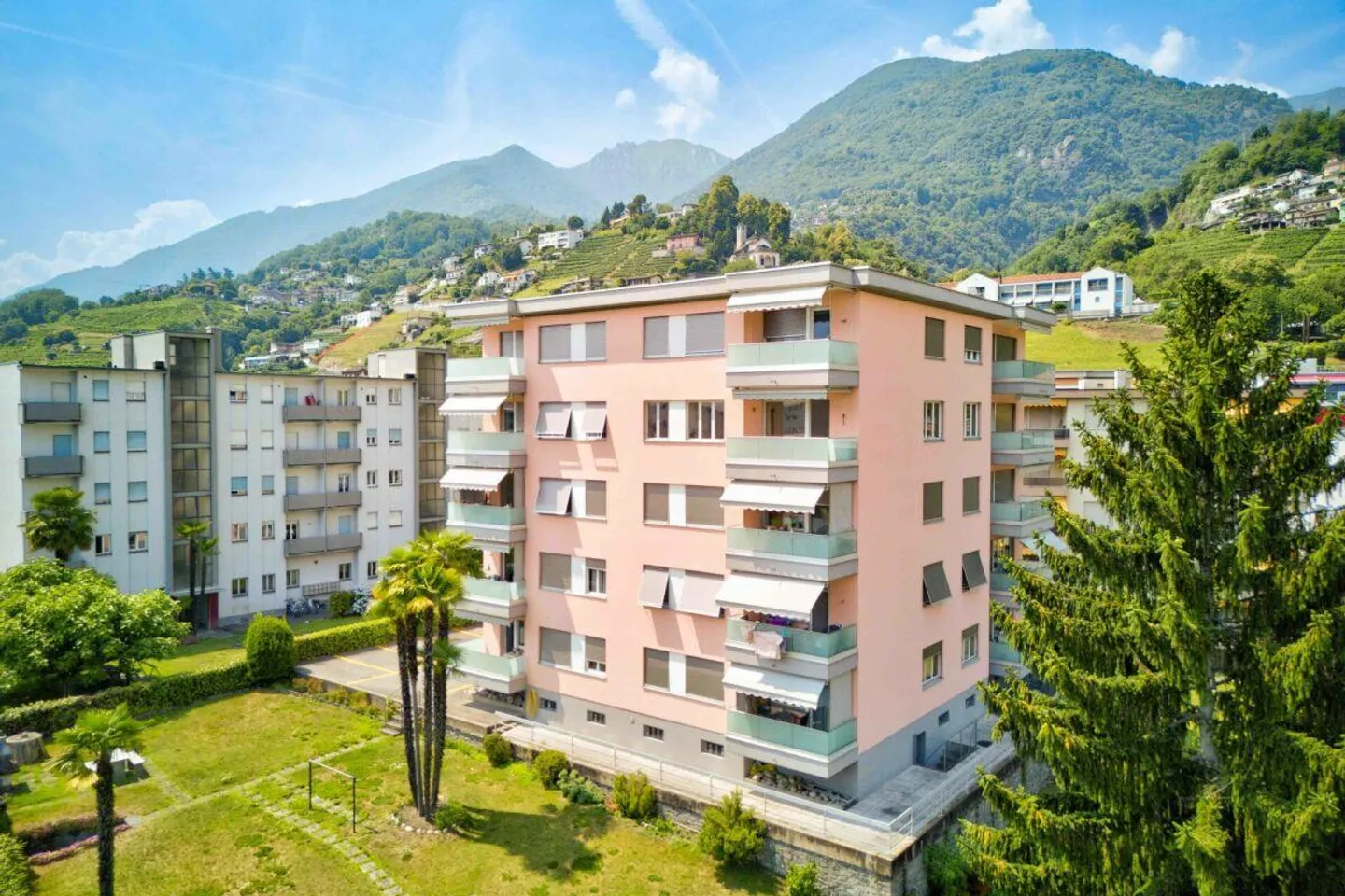 Appartement de vacances de 3,5 pièces bien entretenu au bord du lac Majeur à Tenero - Photo 1 sur 27
