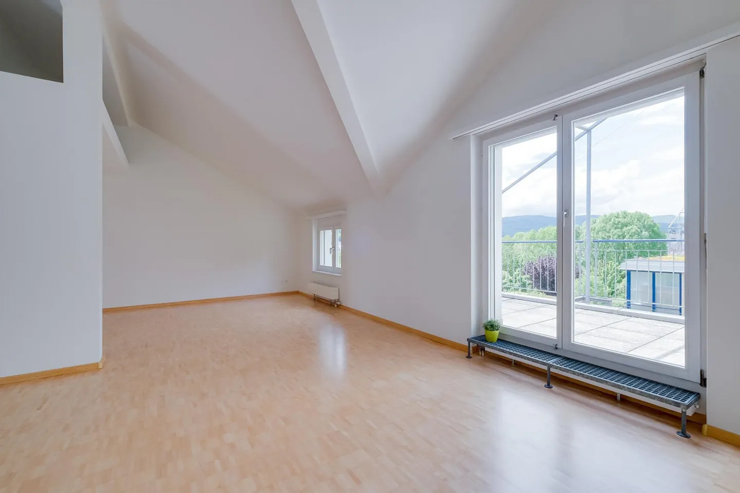 Appartement lumineux avec balcon - Photo 3 sur 7
