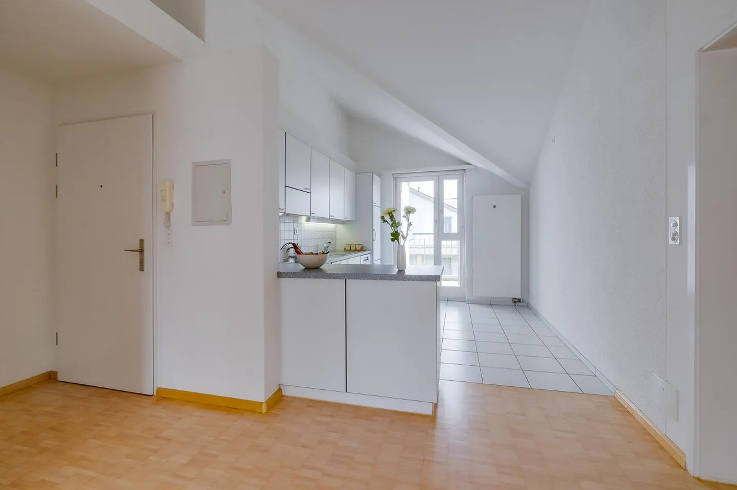 Appartement lumineux avec balcon - Photo 4 sur 7