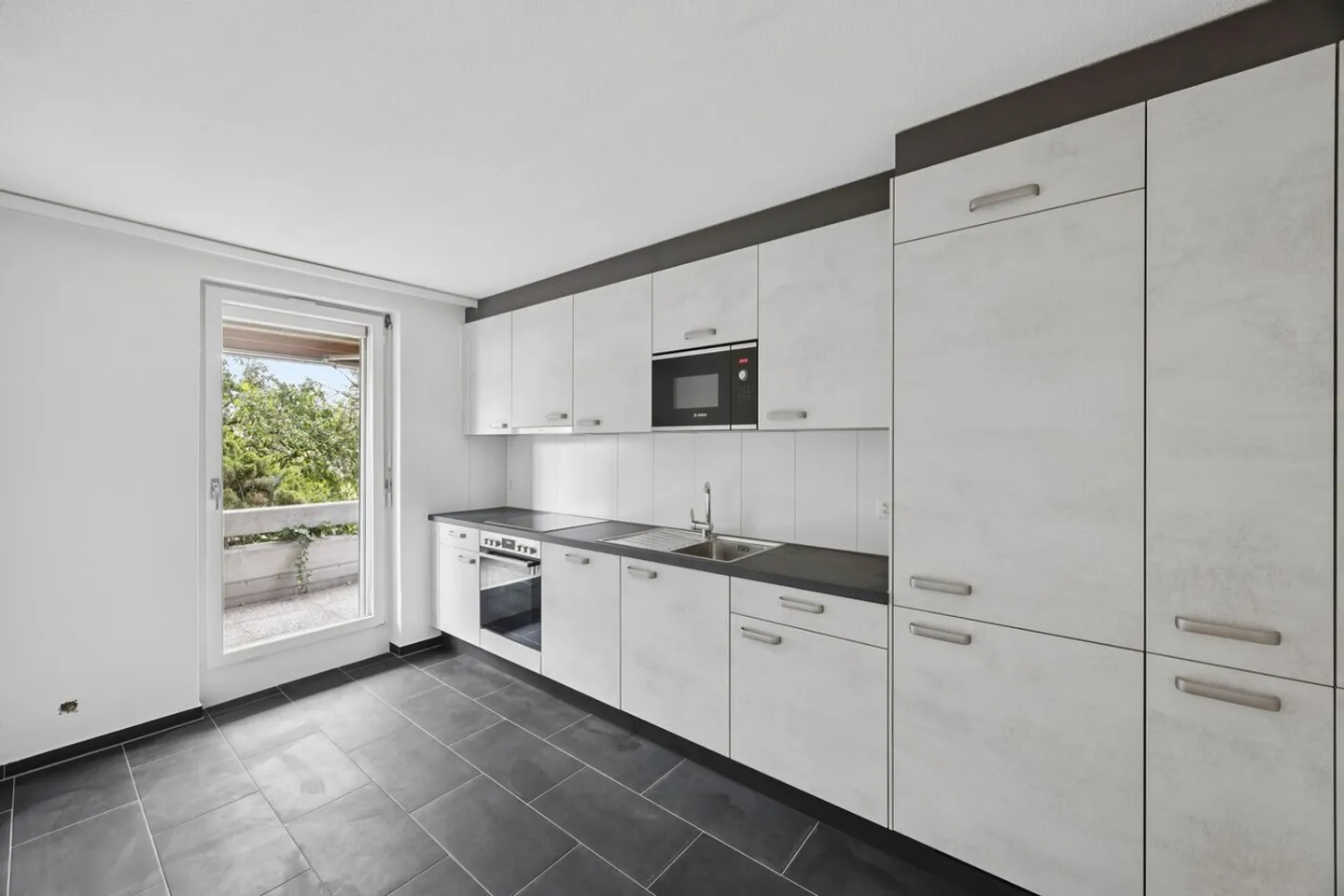 Appartement rénové de rêve - Photo 2 sur 10