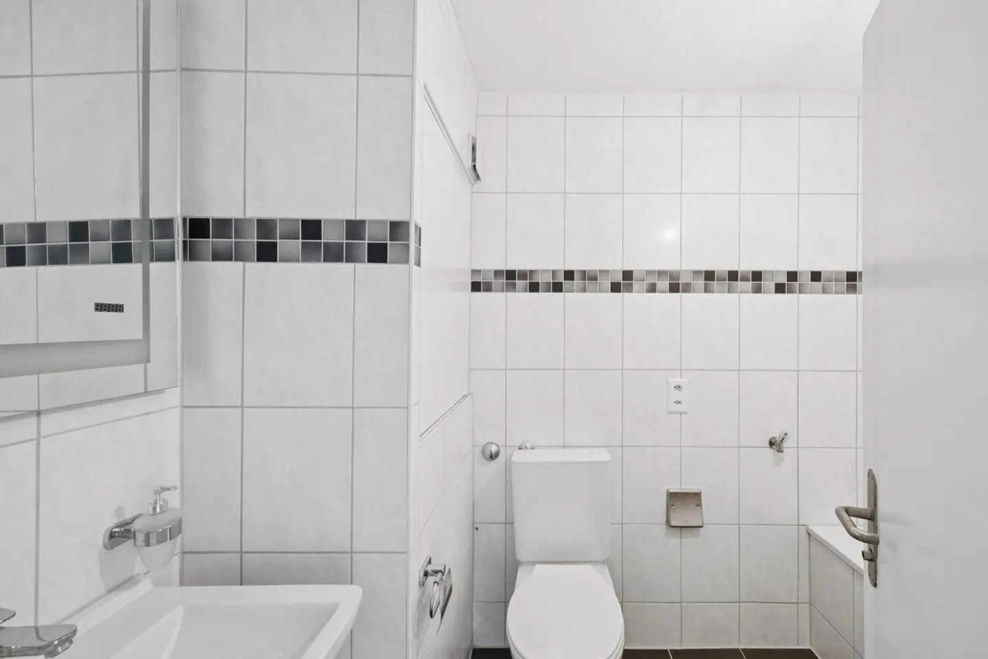Appartement rénové de rêve - Photo 3 sur 10