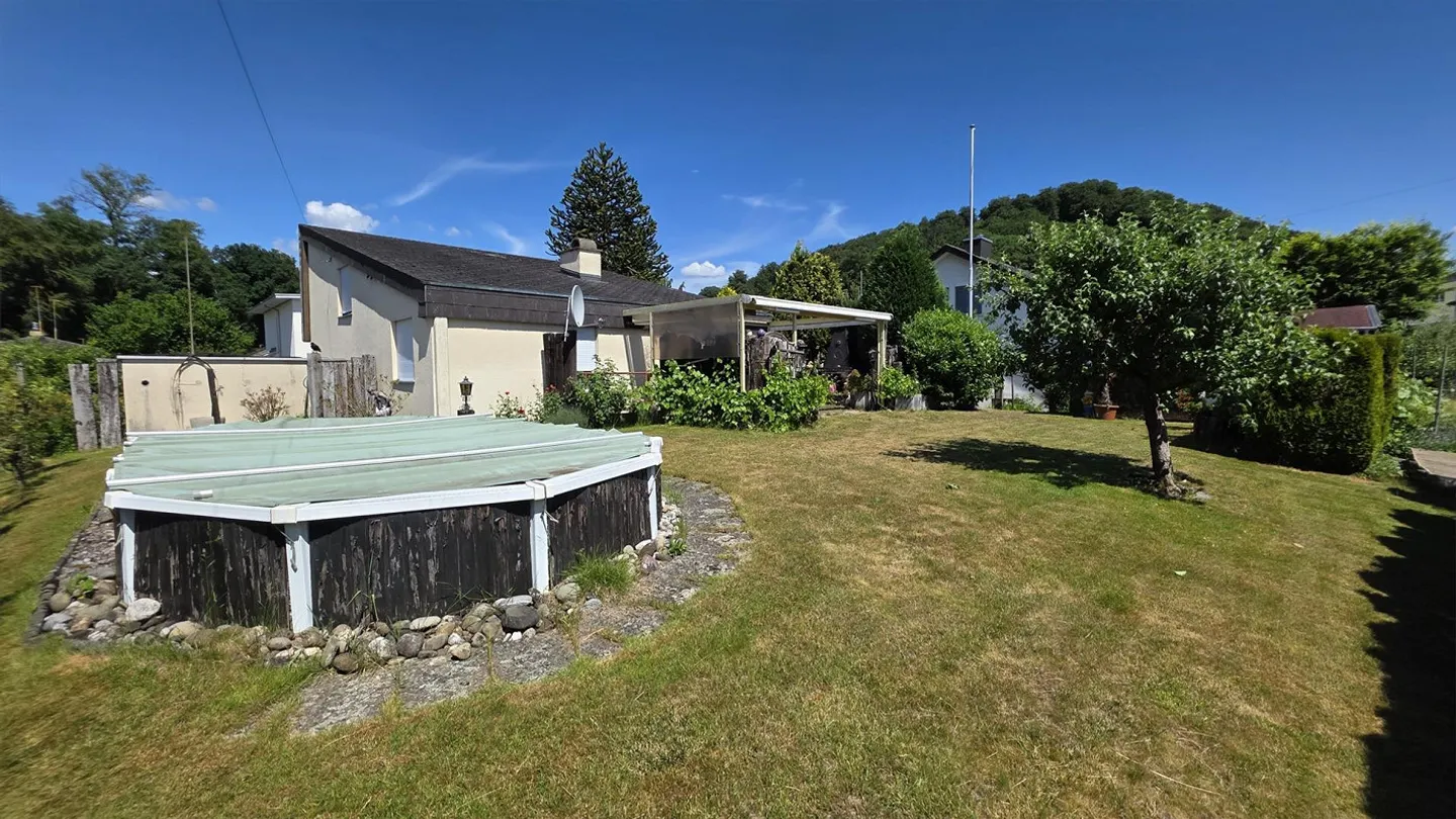 Casa unifamiliare di 4,5 locali con grande giardino e ottimi collegamenti di trasporto - Foto 7 di 9