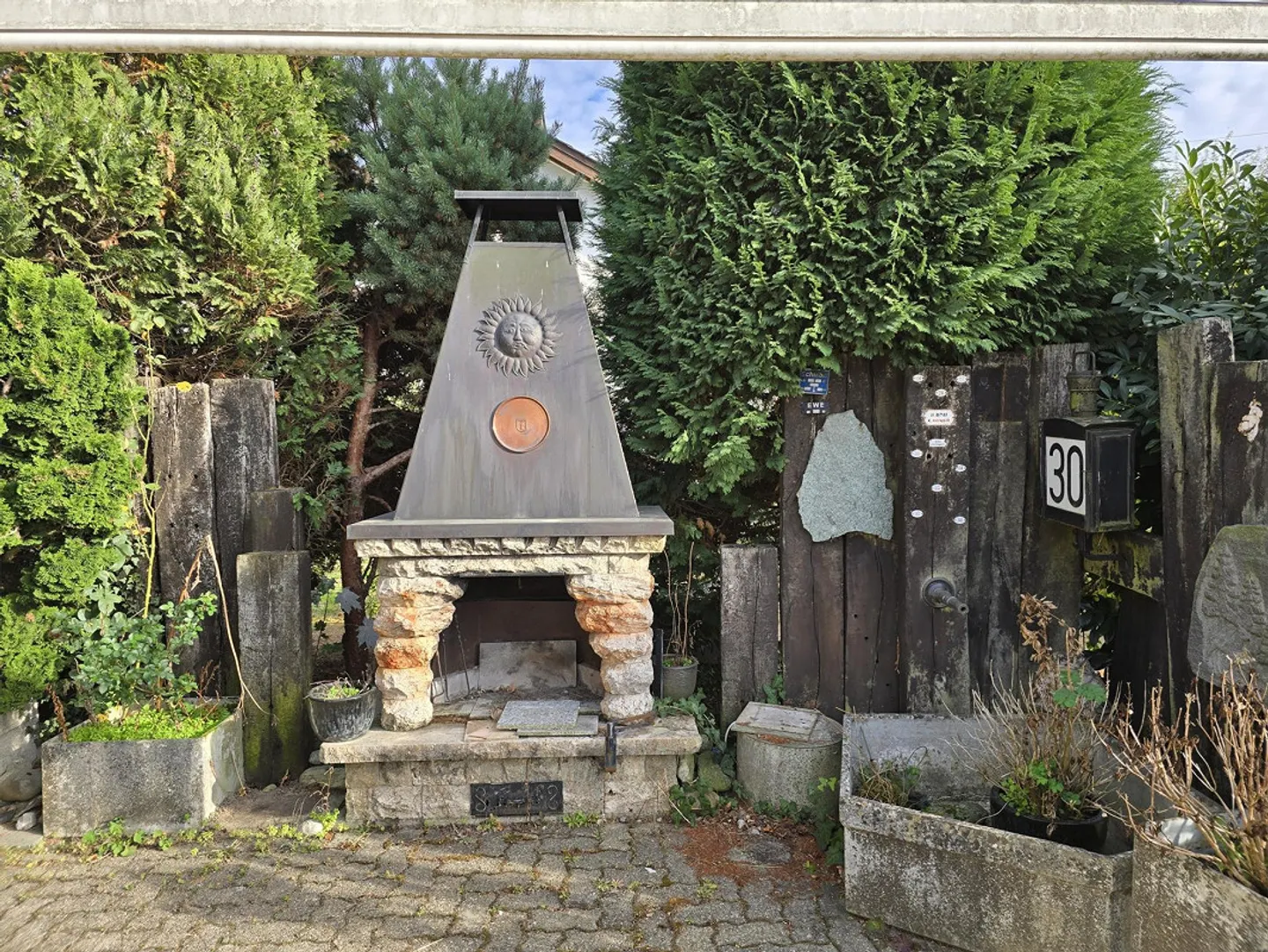 Casa unifamiliare di 4,5 locali con grande giardino e ottimi collegamenti di trasporto - Foto 8 di 9