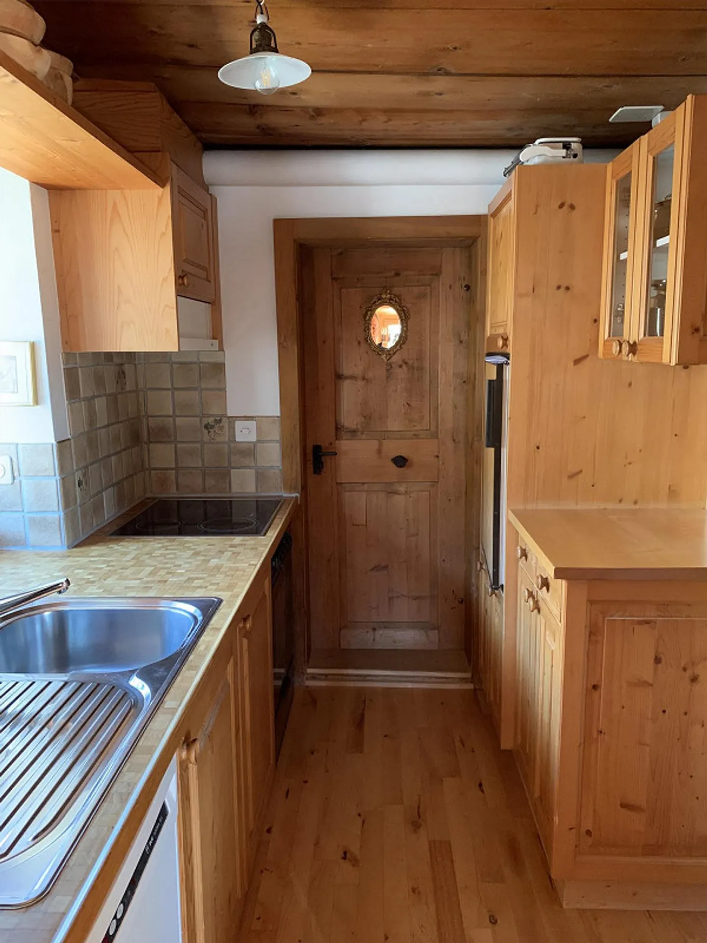 Traditional apartment in the village center of Flond - Photo 9 of 12