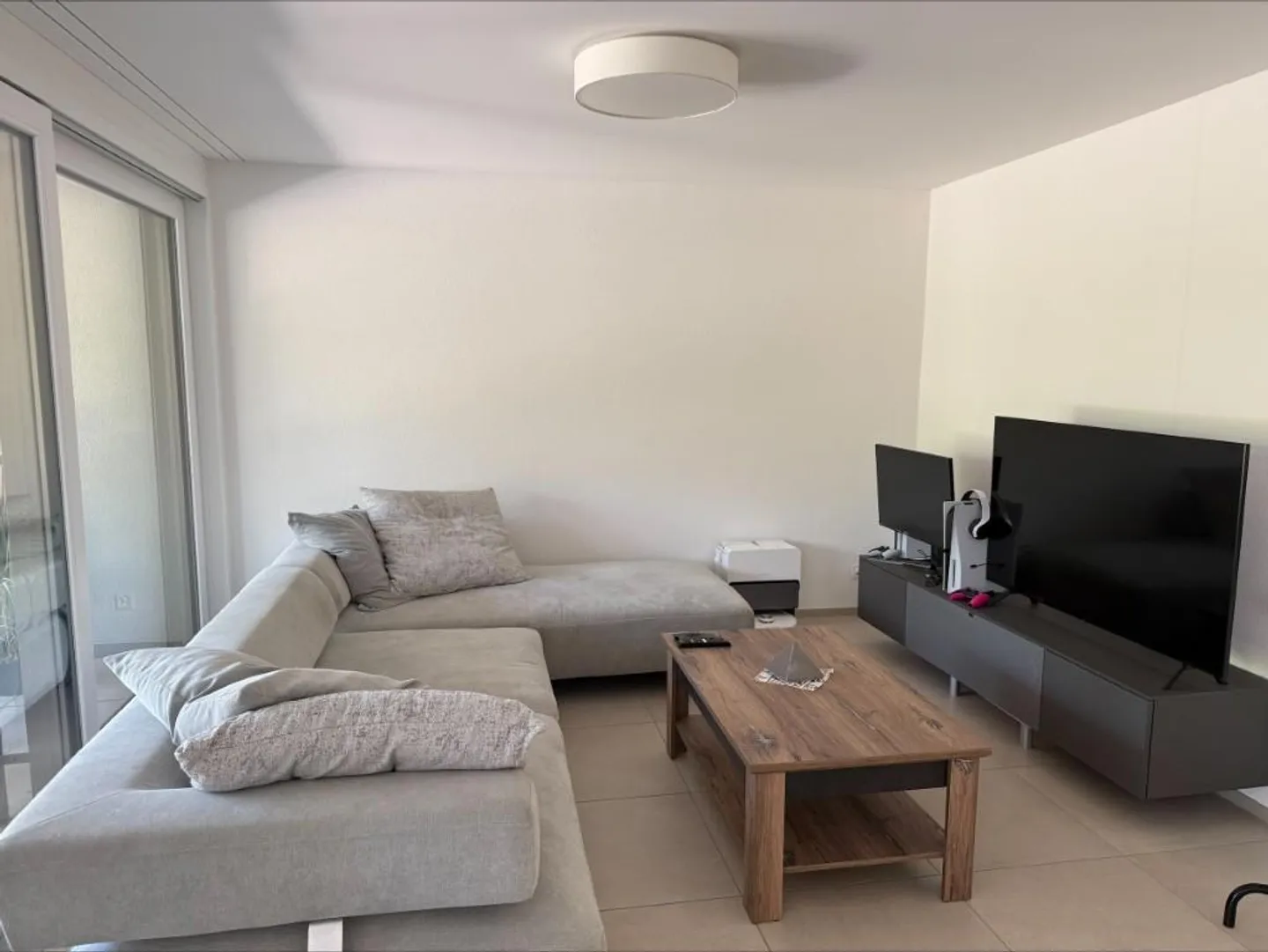 Modernity & Living Comfort from First Hand - Photo 4 of 8