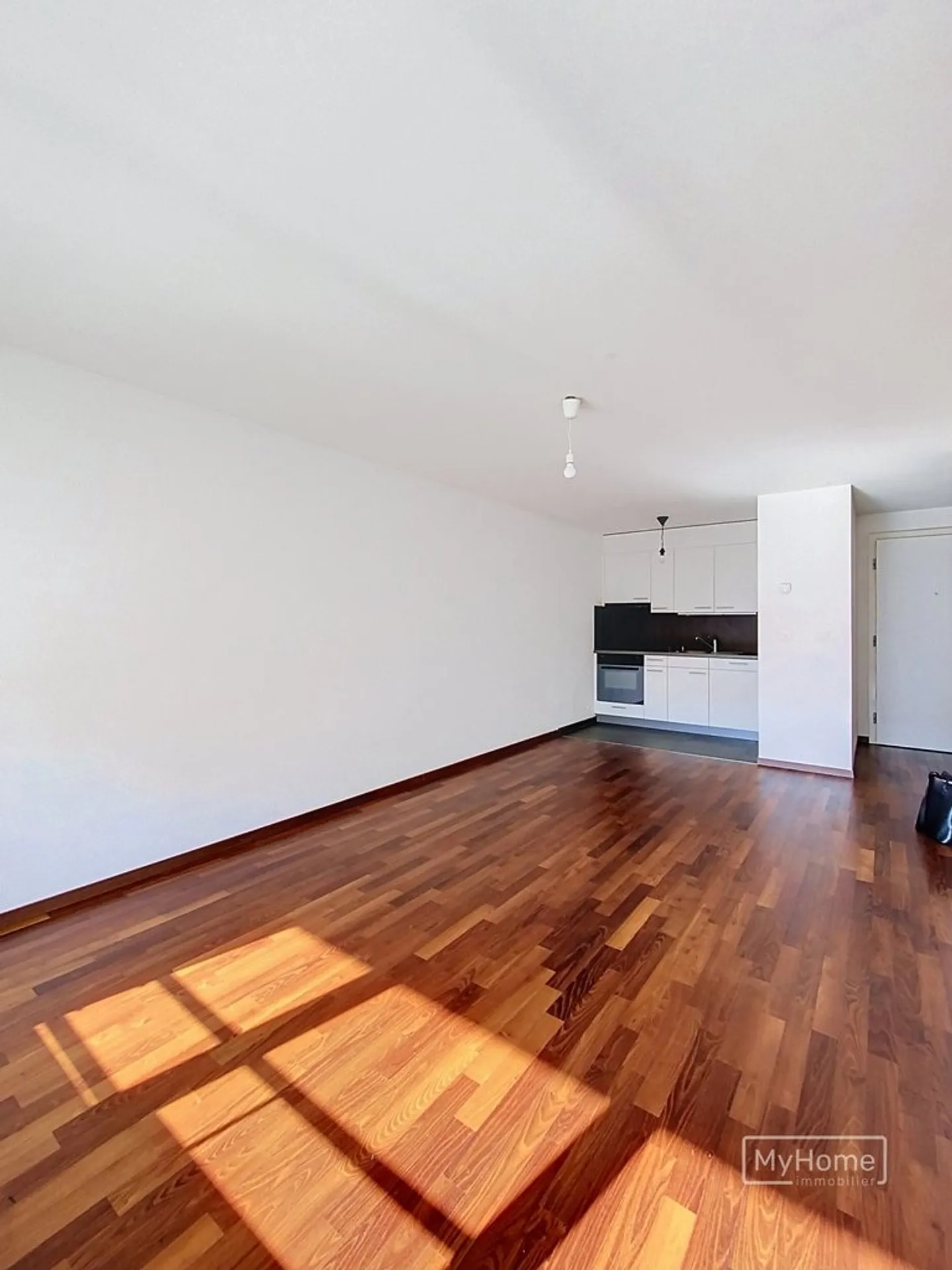 Magnificent 2.5-room apartment close to the center of Lausanne - Photo 2 of 6