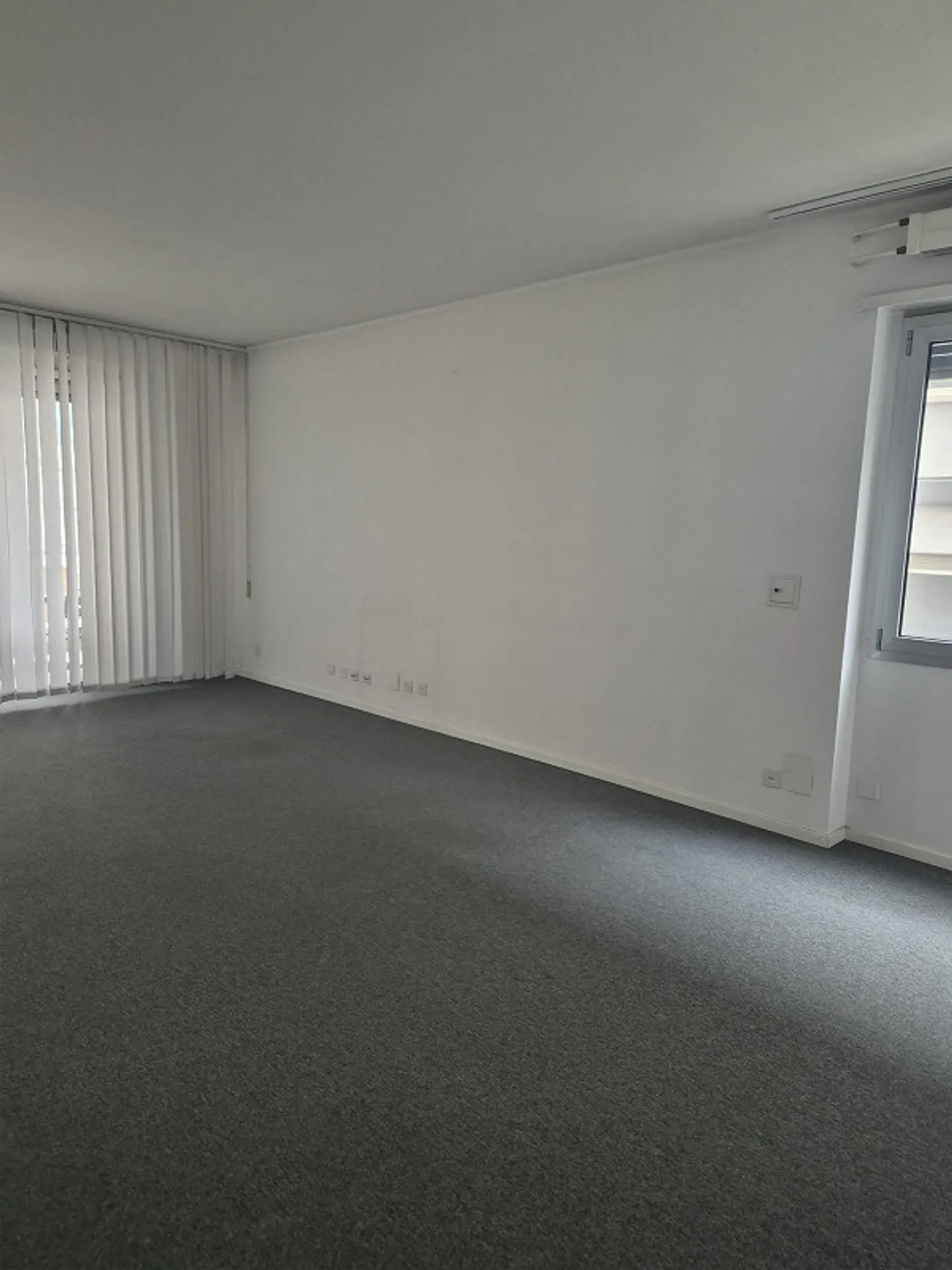 Ampio ufficio nel centro di Chiasso - Foto 10 di 24