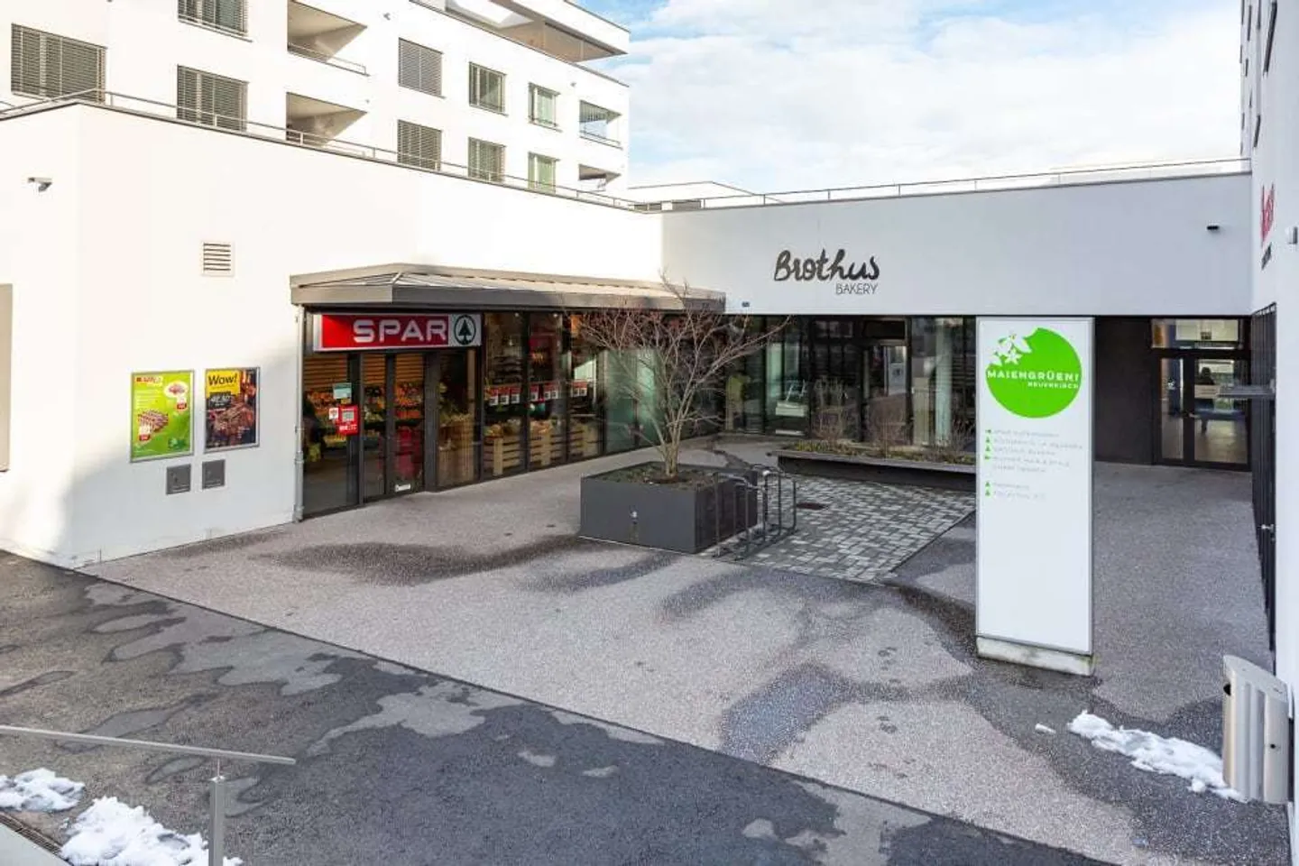 Espace de vente au centre de Maiengrüeni avec d'excellentes possibilités de stationnement - Photo 4 sur 10