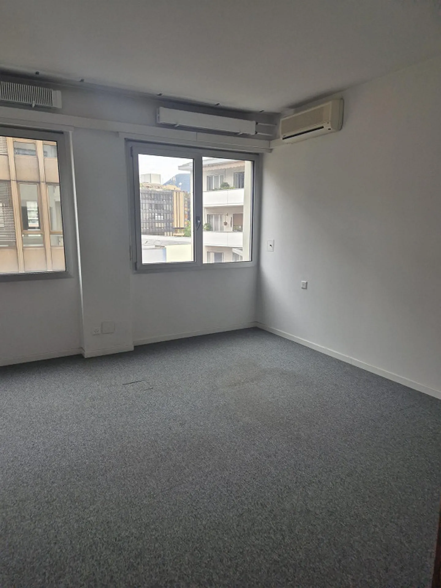 Ampio ufficio nel centro di Chiasso - Foto 19 di 24