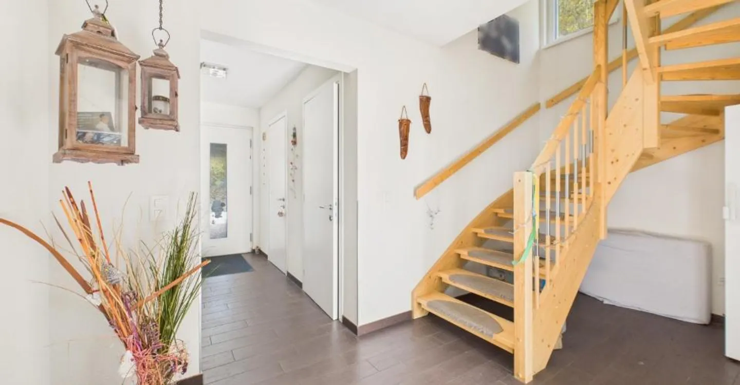 Charmante Villa in Blenio - modernes Design und großzügige Räume in malerischer Umgebung - Foto 7 von 12