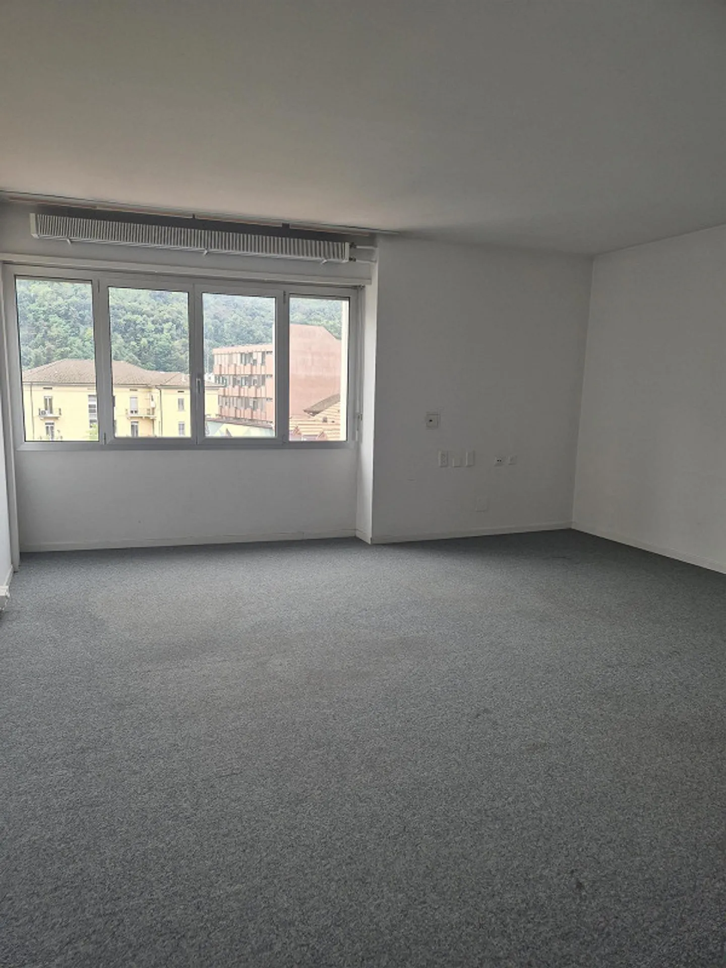 Ampio ufficio nel centro di Chiasso - Foto 24 di 24