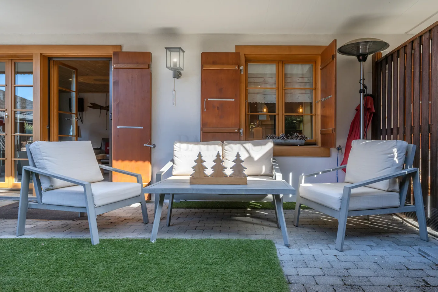 Modern vacation apartment well located - Photo 2 of 8
