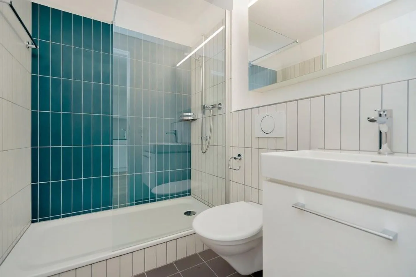 Appartement rénové de 1,5 pièce au 11ème étage - Photo 2 sur 5