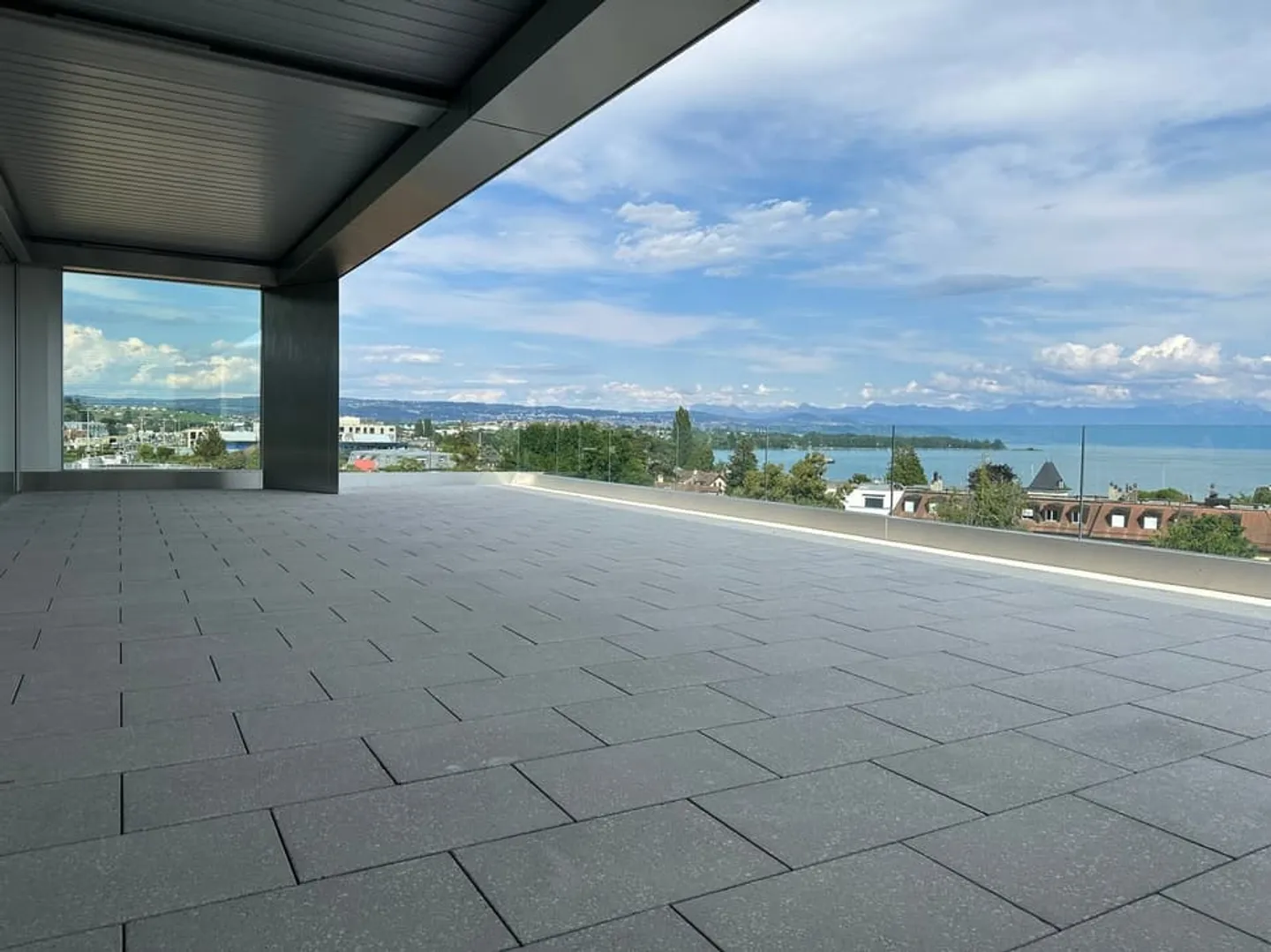 Dachgeschosswohnung mit Terrasse am Bahnhof Morges - Foto 5 von 8