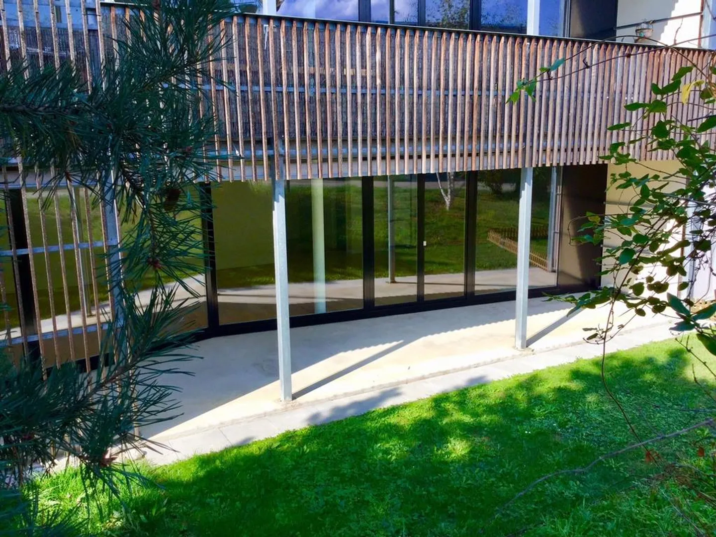 Attraktive, moderne 3.5 Zimmer-Wohnung mit gedecktem Sitzplatz - Foto 1 von 7