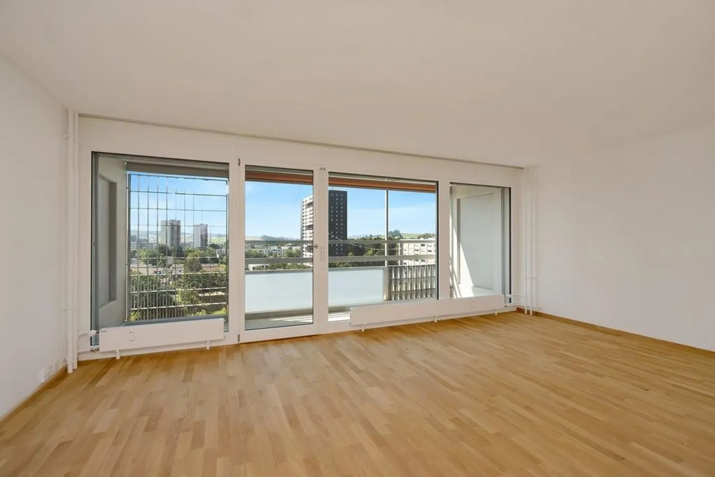 Appartement rénové de 1,5 pièce au 11ème étage - Photo 4 sur 5