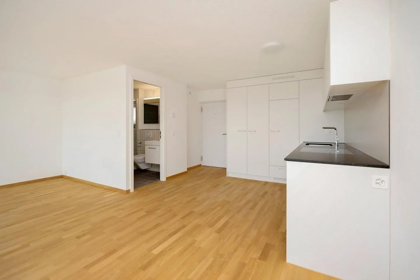 Appartement rénové de 1,5 pièce au 11ème étage - Photo 5 sur 5