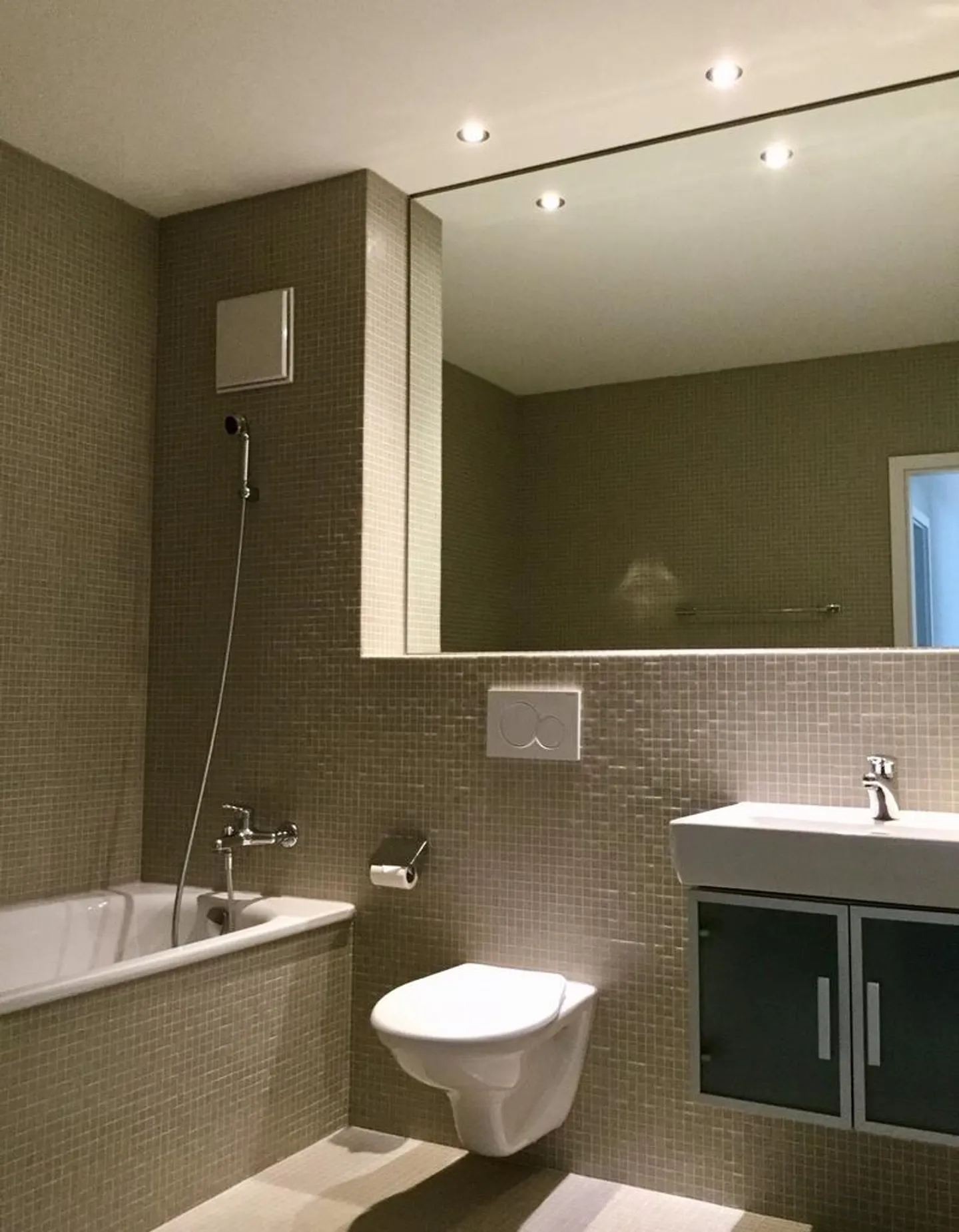 Attraktive, moderne 3.5 Zimmer-Wohnung mit gedecktem Sitzplatz - Foto 4 von 7