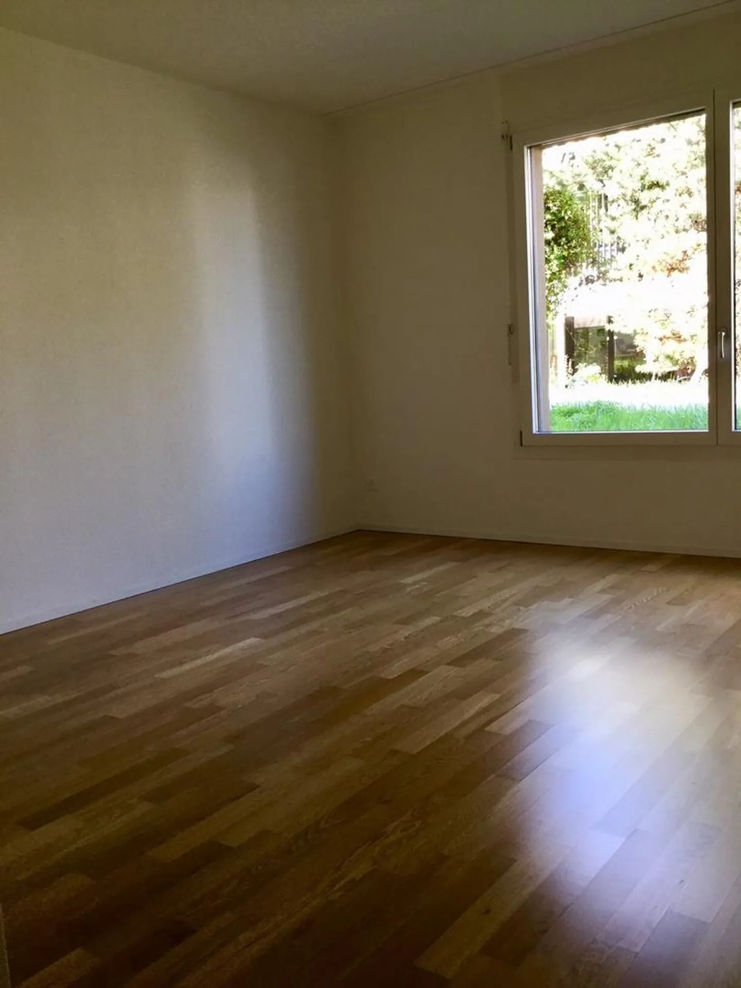 Attraktive, moderne 3.5 Zimmer-Wohnung mit gedecktem Sitzplatz - Foto 6 von 7