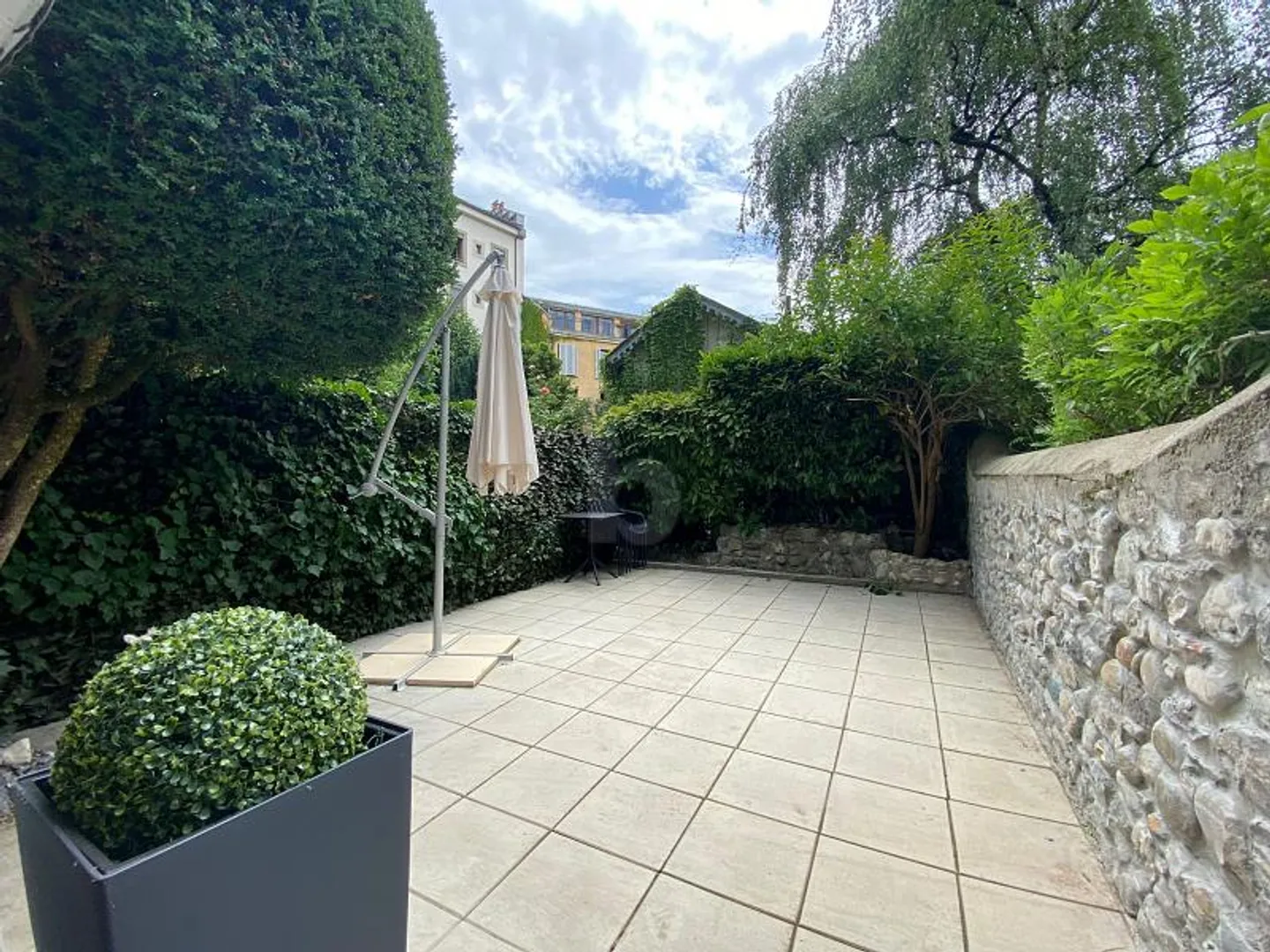 TEA ROOM MODERNO NEL VECCHIO CAROUGE - Foto 3 di 4