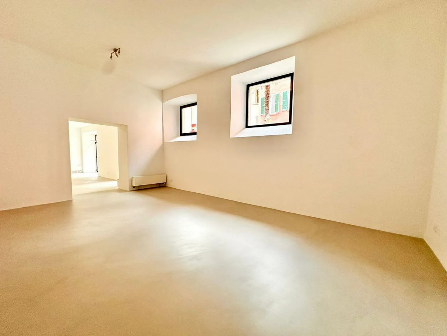 Charming commercial space in the heart of the Old Town of Locarno - Photo 2 of 30