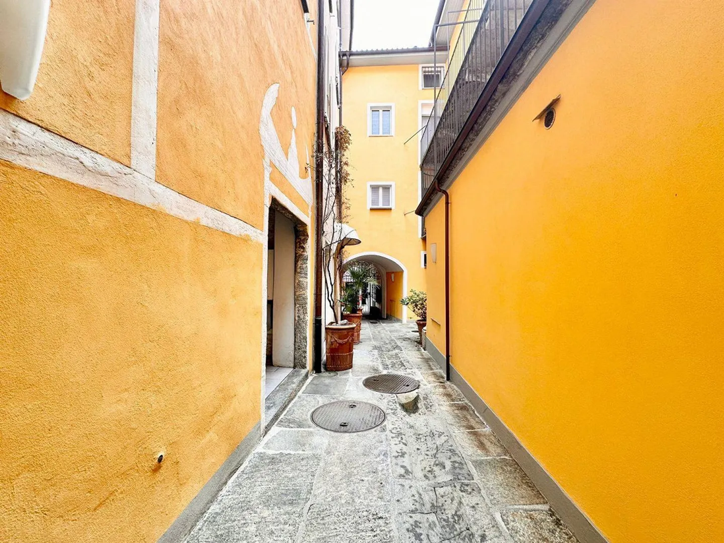 Charming commercial space in the heart of the Old Town of Locarno - Photo 4 of 30