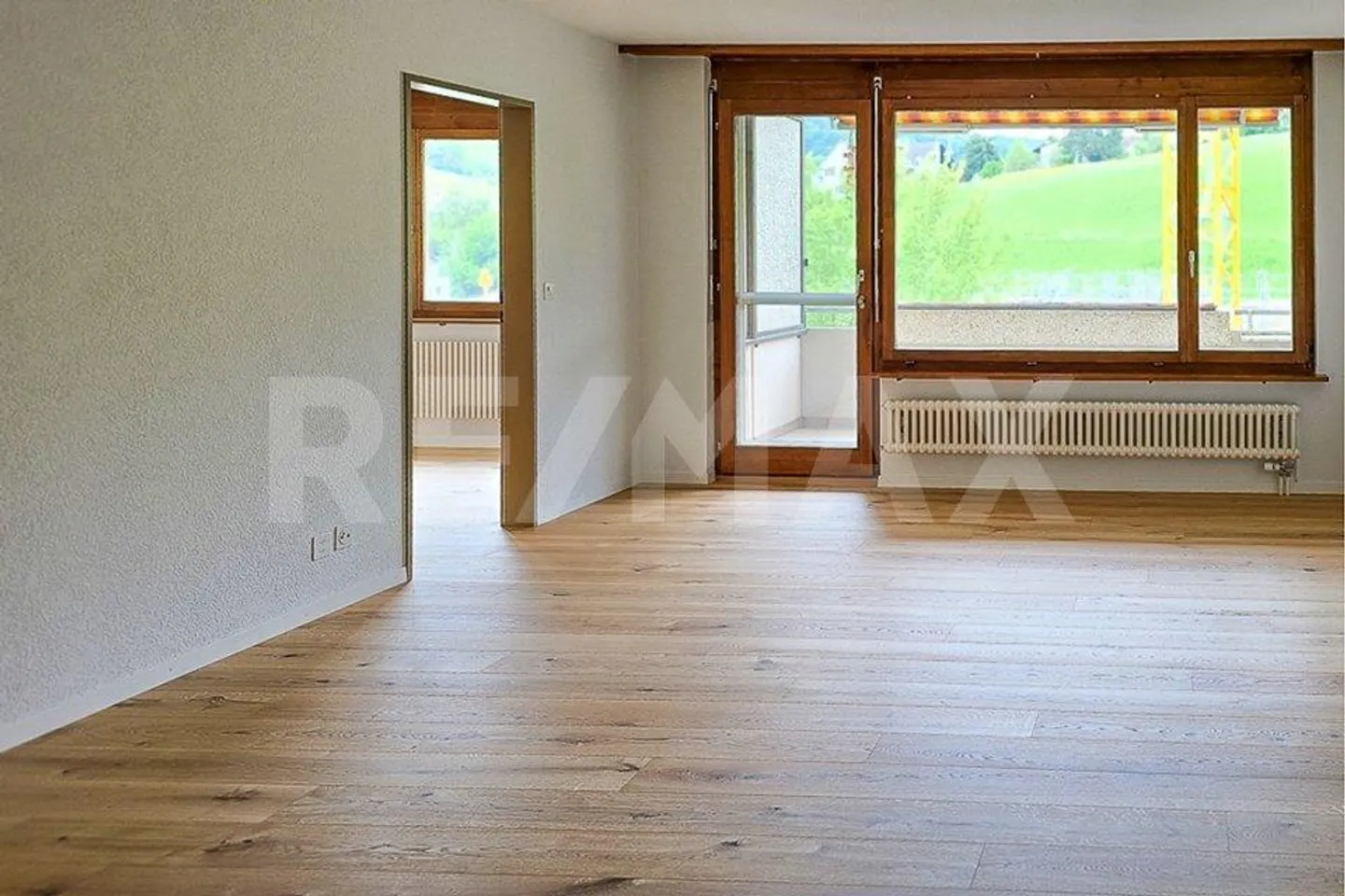 Renovated, sunny and ready to move in - or investment property - Photo 2 of 6