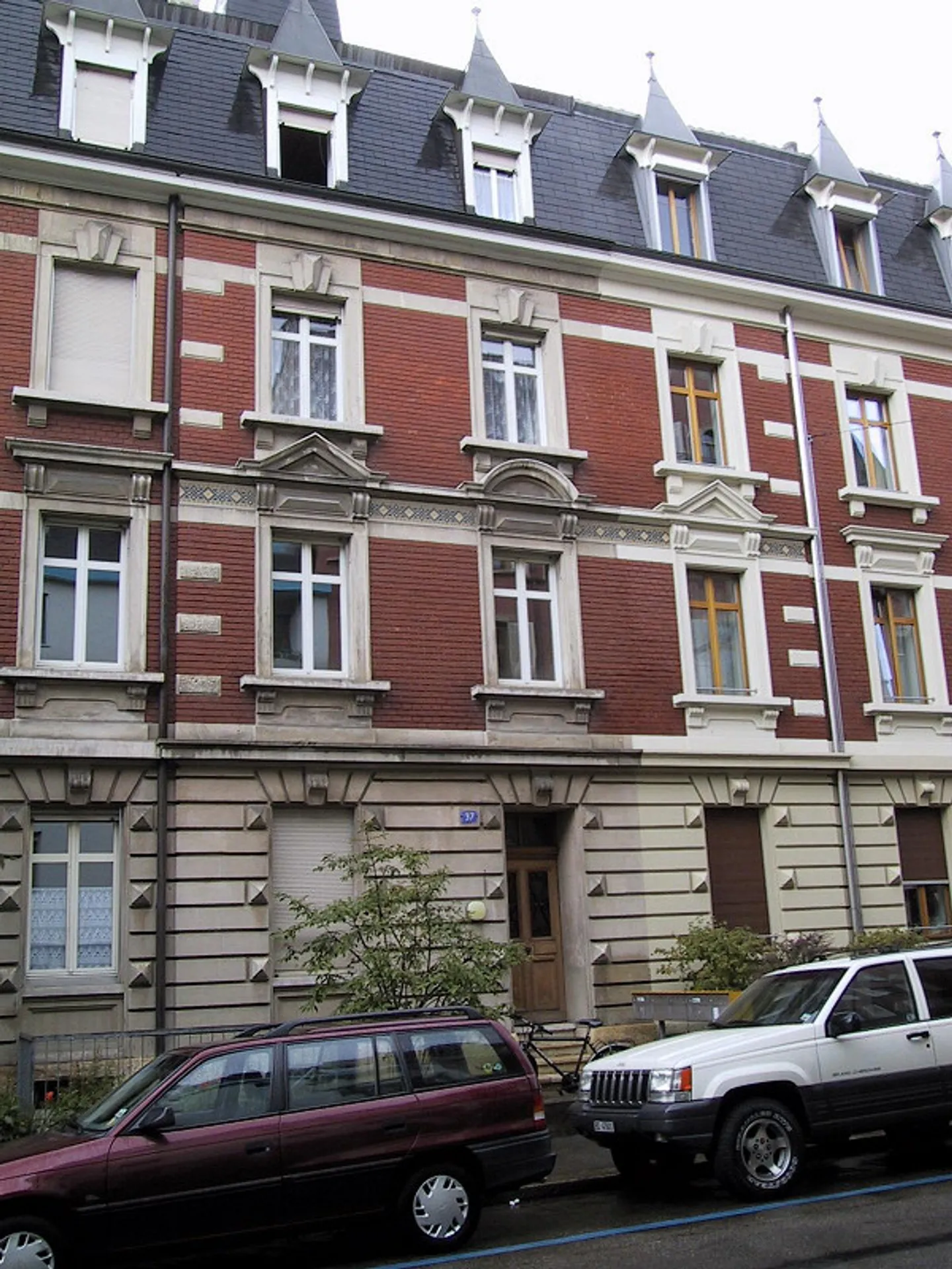 Appartement ancien de 3 pièces avec charme dans le quartier de Breite - Photo 1 sur 5