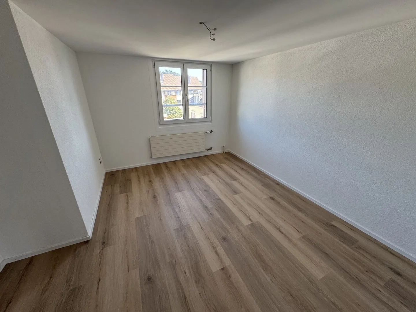 Appartamento luminoso e moderno di 3,5 stanze - Foto 4 di 6