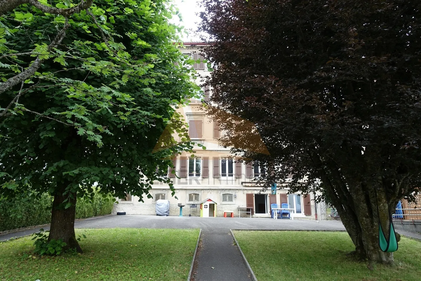 À vendre immeuble résidentiel - Photo 1 sur 11