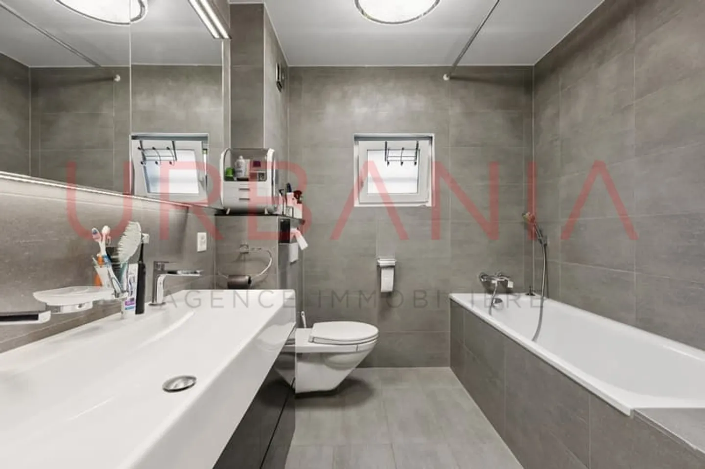 Renovierte Familienvilla mit Pool und großem Grundstück - Foto 7 von 7