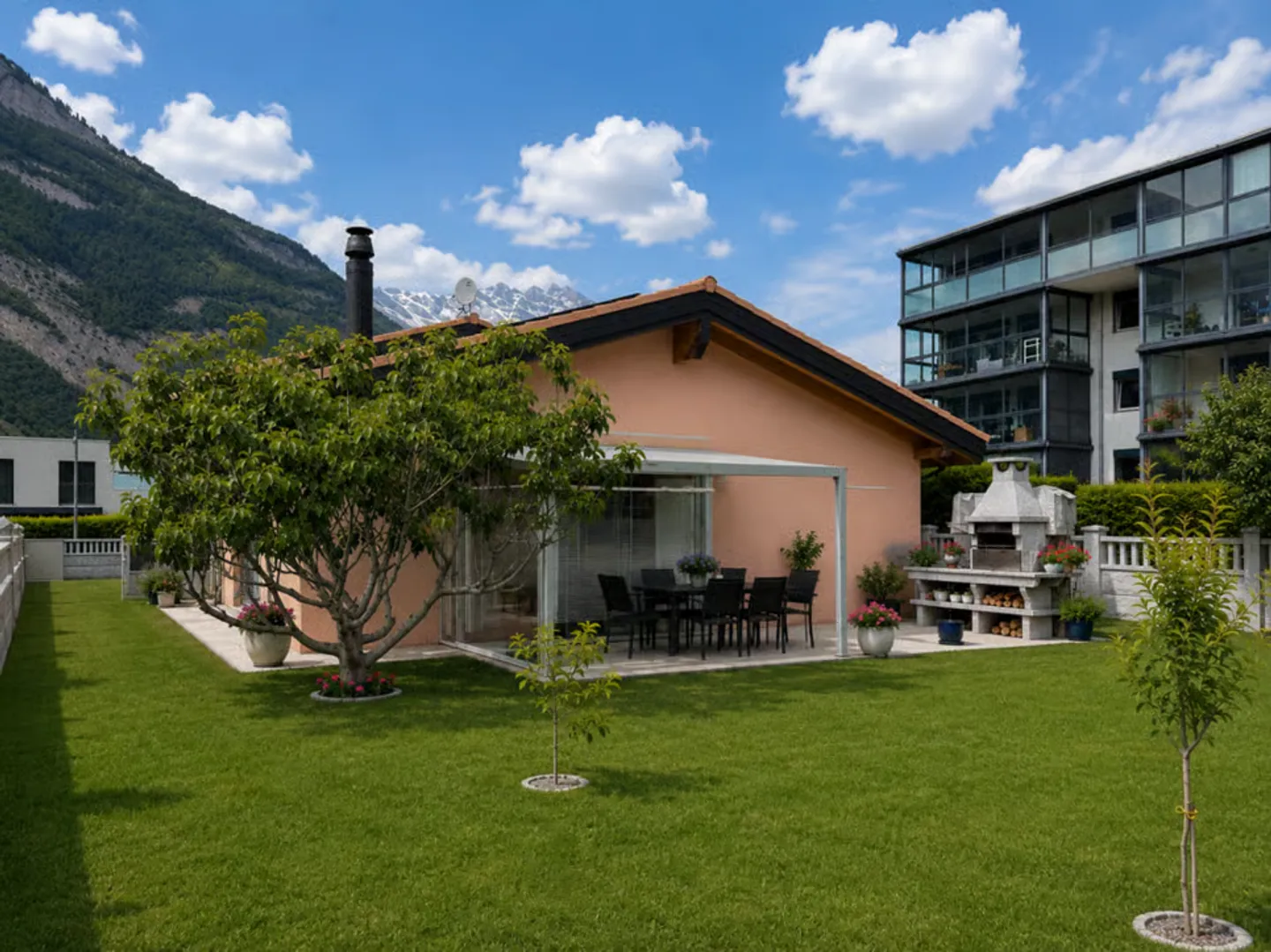Very spacious individual villa of 5.5 rooms in Saxon with beautiful garden - Photo 2 of 13
