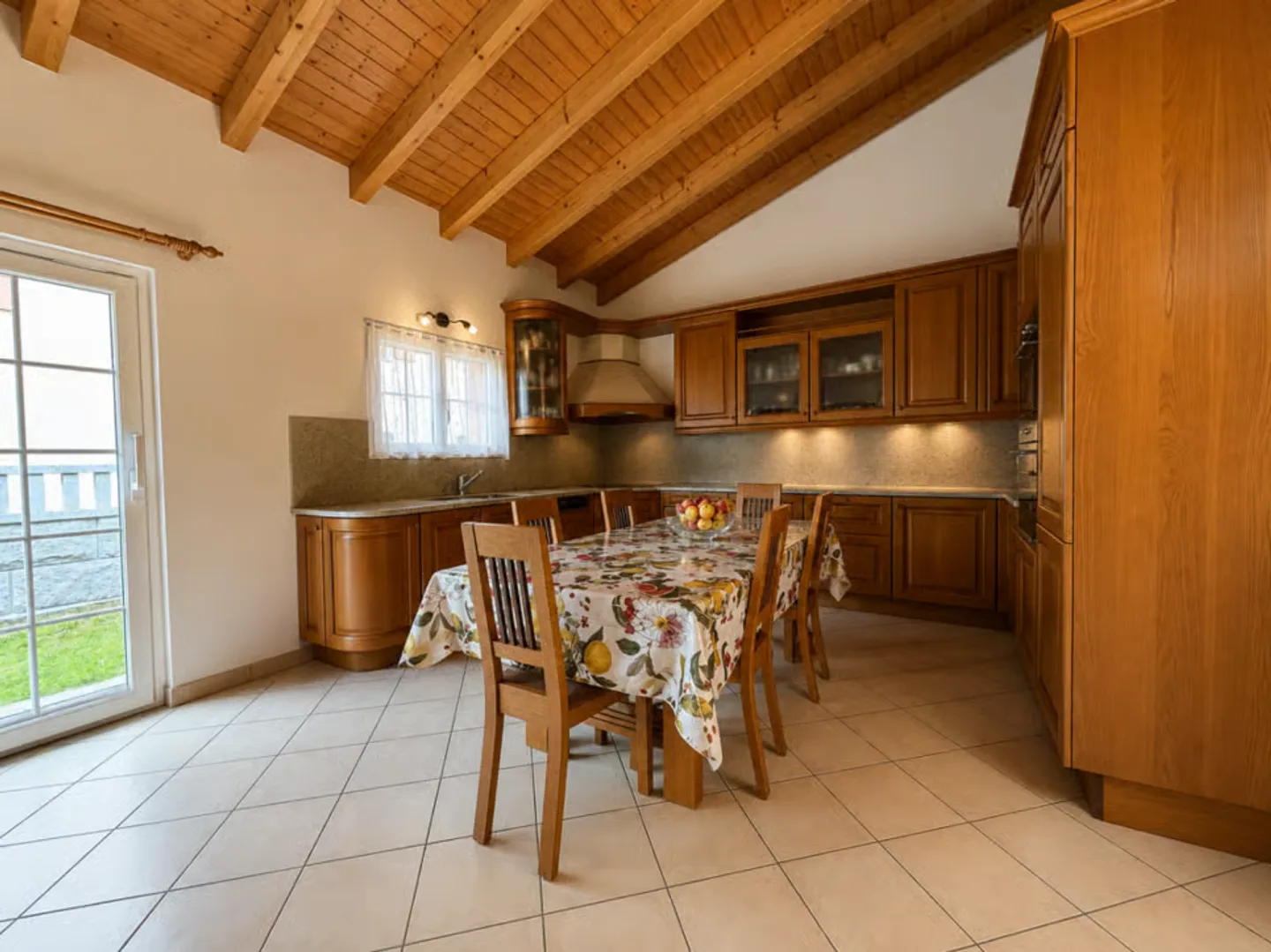 Very spacious individual villa of 5.5 rooms in Saxon with beautiful garden - Photo 3 of 13