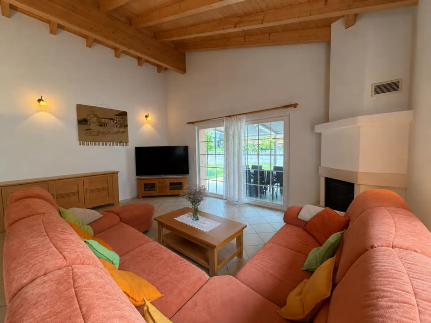 Very spacious individual villa of 5.5 rooms in Saxon with beautiful garden - Photo 5 of 13