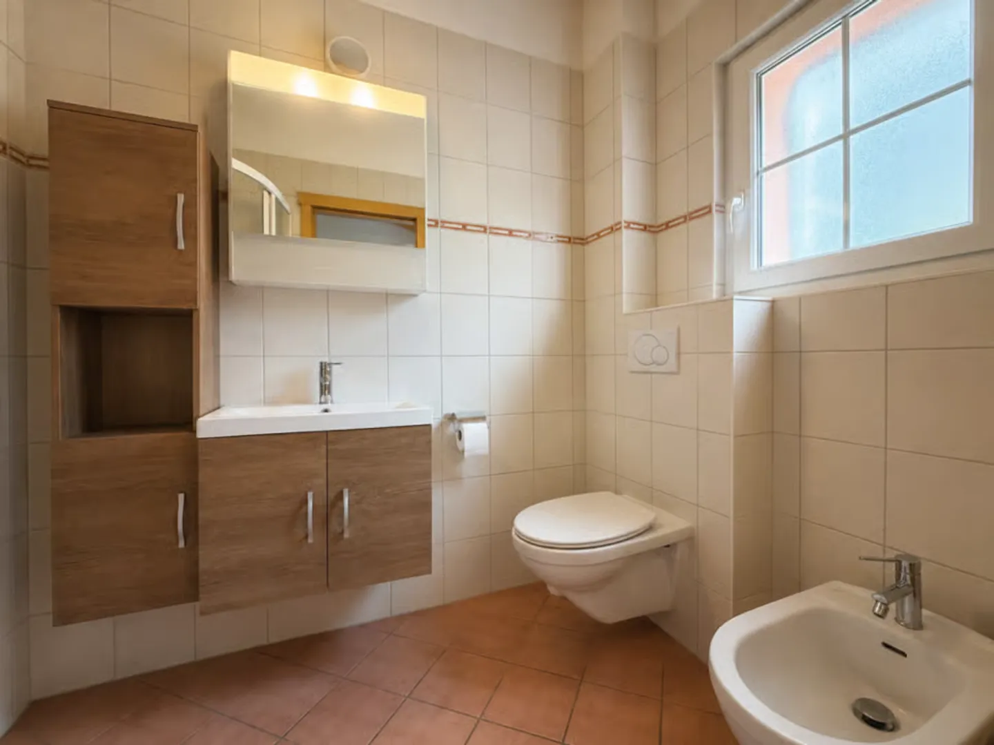Very spacious individual villa of 5.5 rooms in Saxon with beautiful garden - Photo 7 of 13