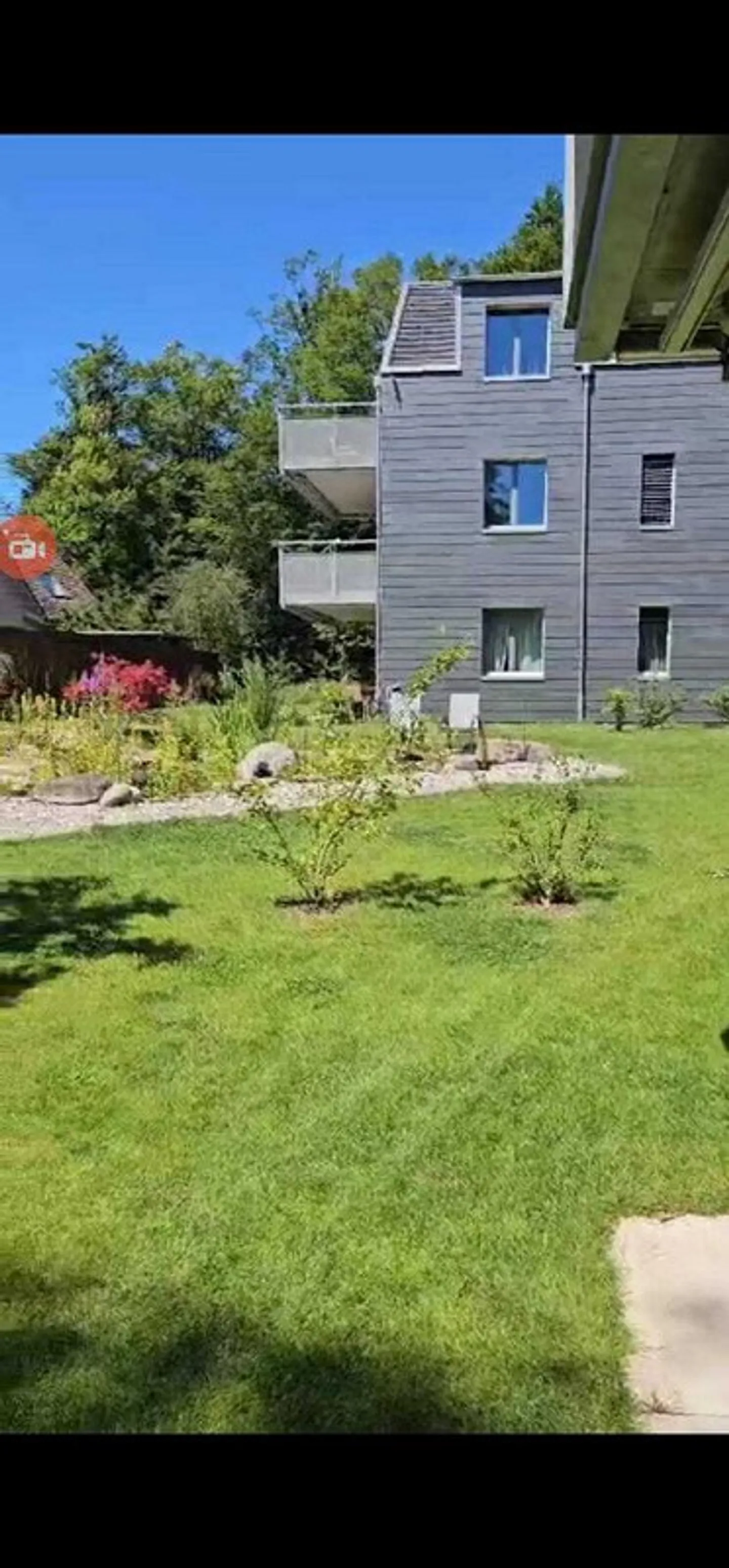 Vie Élevée dans un Quartier Privilégié - Photo 3 sur 12