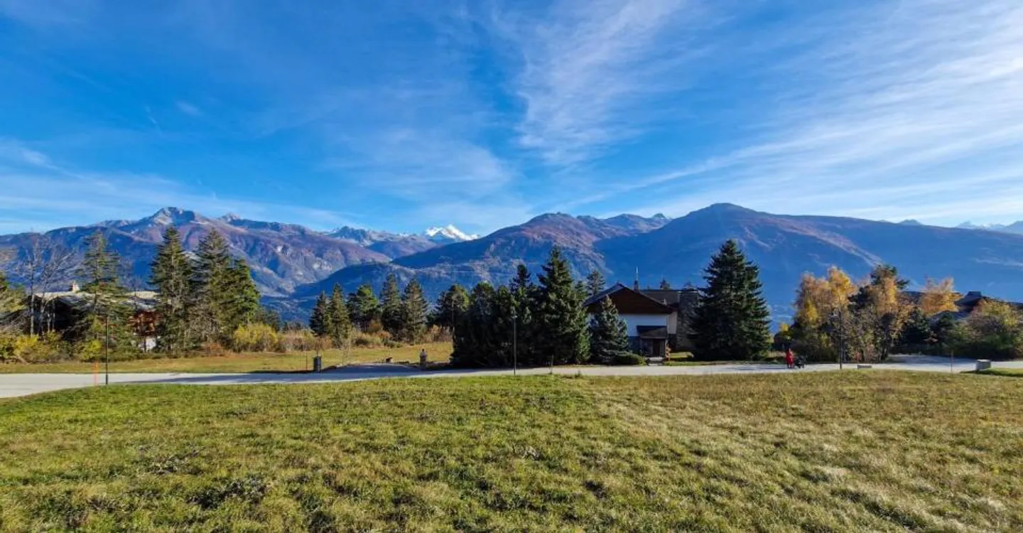 Lussuoso chalet 4,5 locali a Crans-Montana con vista - Foto 7 di 10