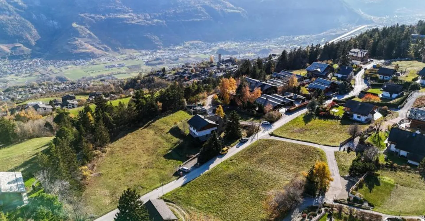 Lussuoso chalet 4,5 locali a Crans-Montana con vista - Foto 8 di 10