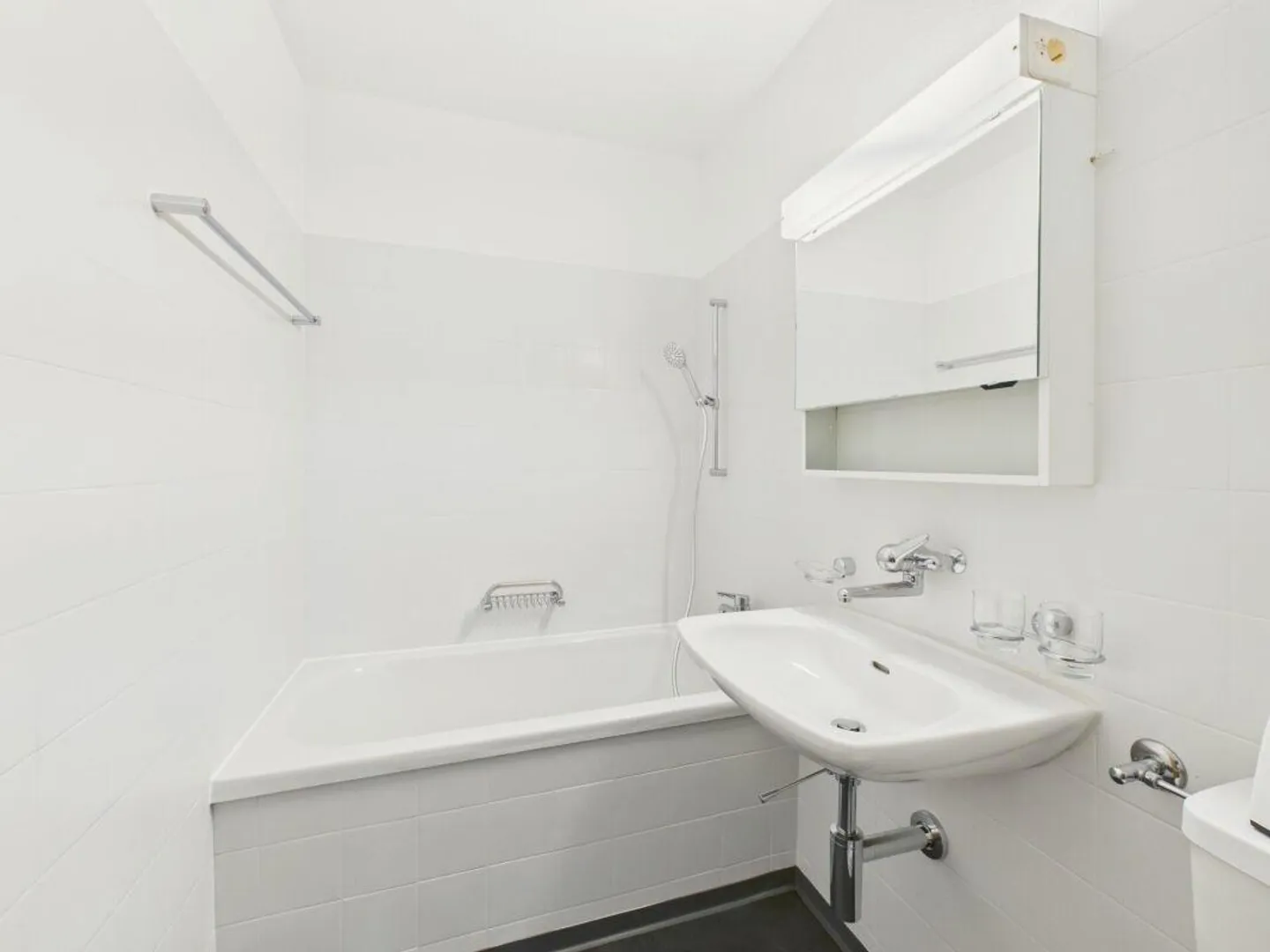 Practical 1.5-room apartment for singles and temporary residents - Photo 3 of 5