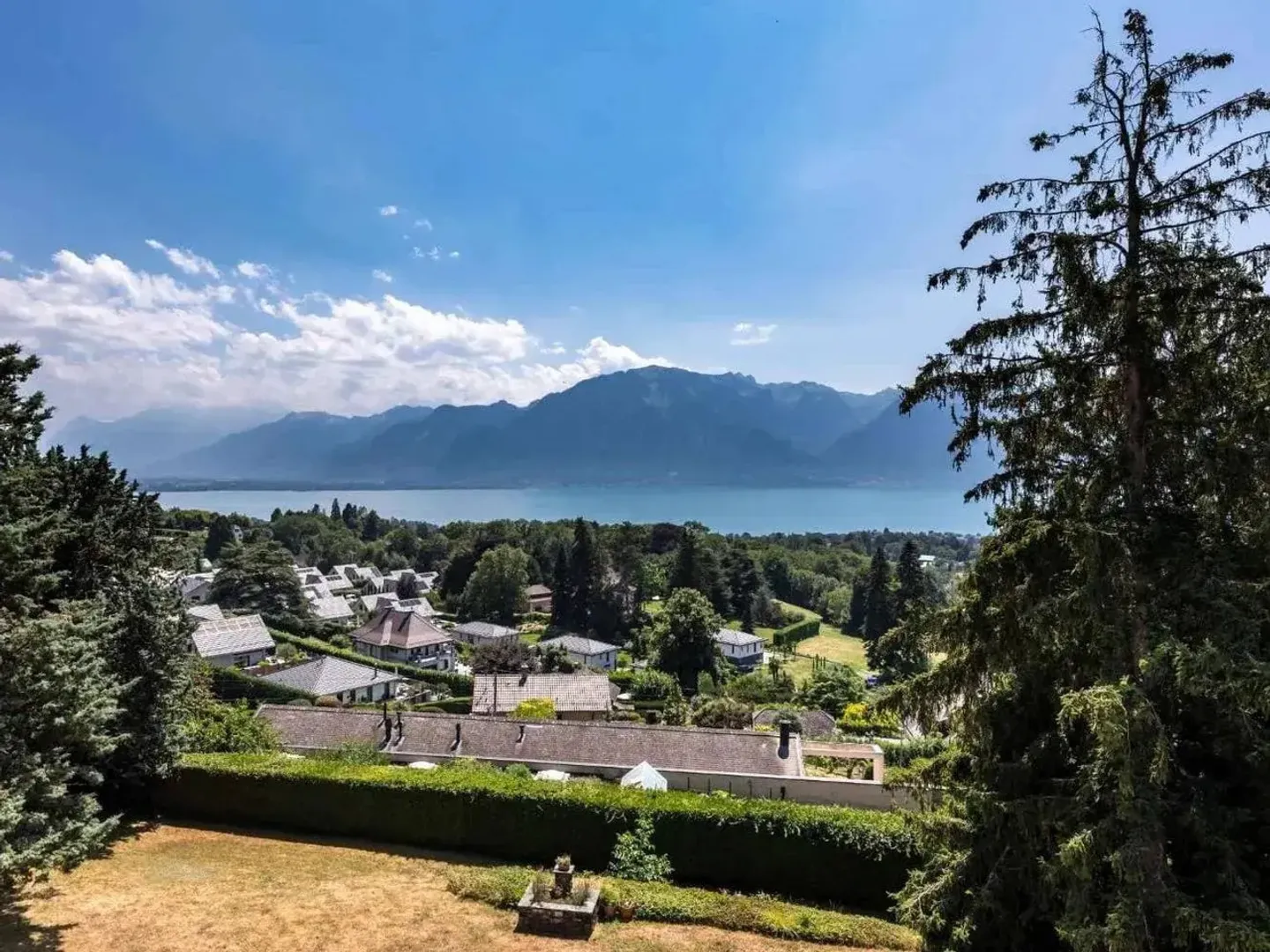 Charming Apartment with Lake View - Photo 1 of 10