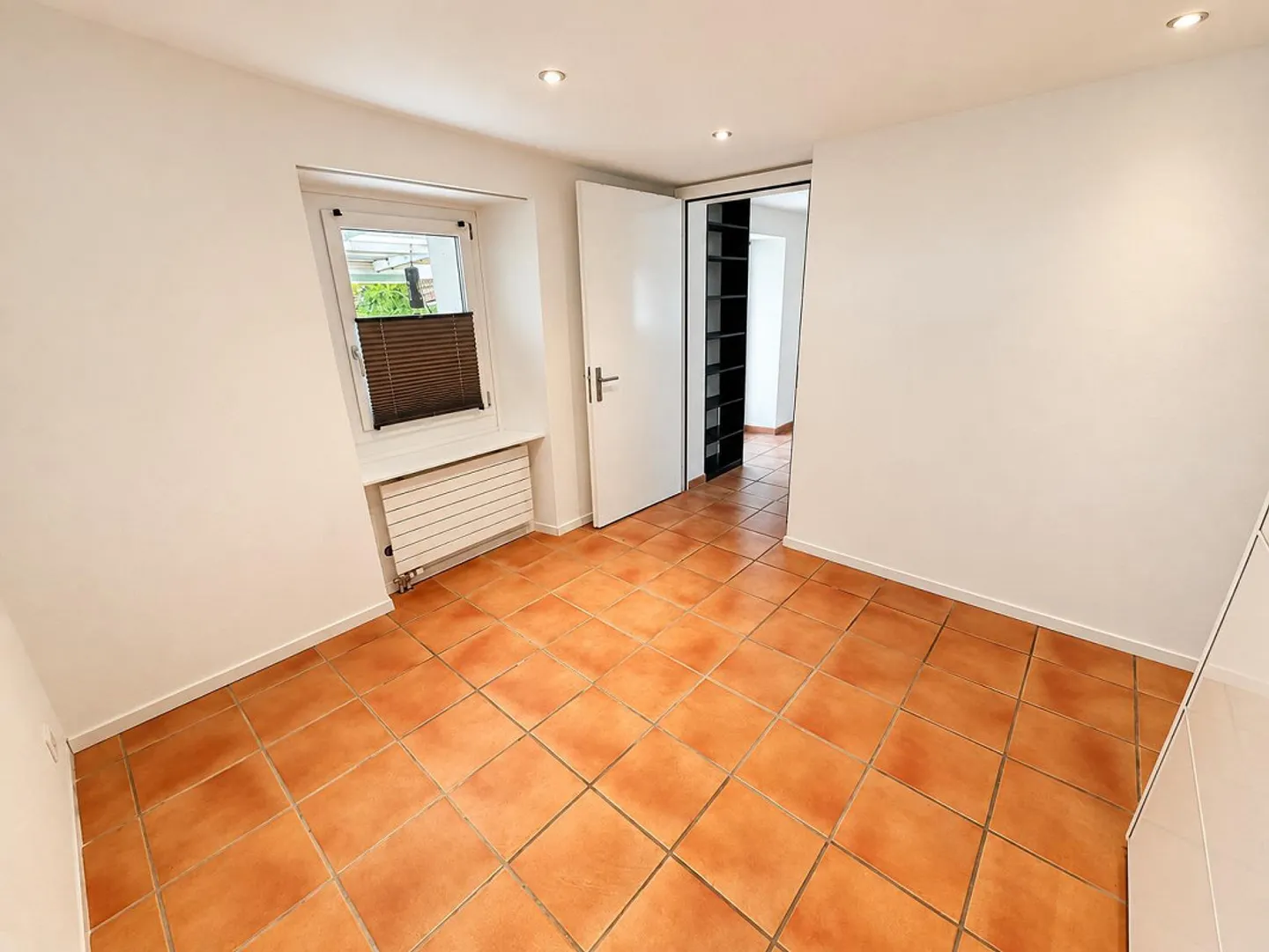 Petit, joli et rénové – 2,5 pièces avec piscine - Photo 9 sur 9