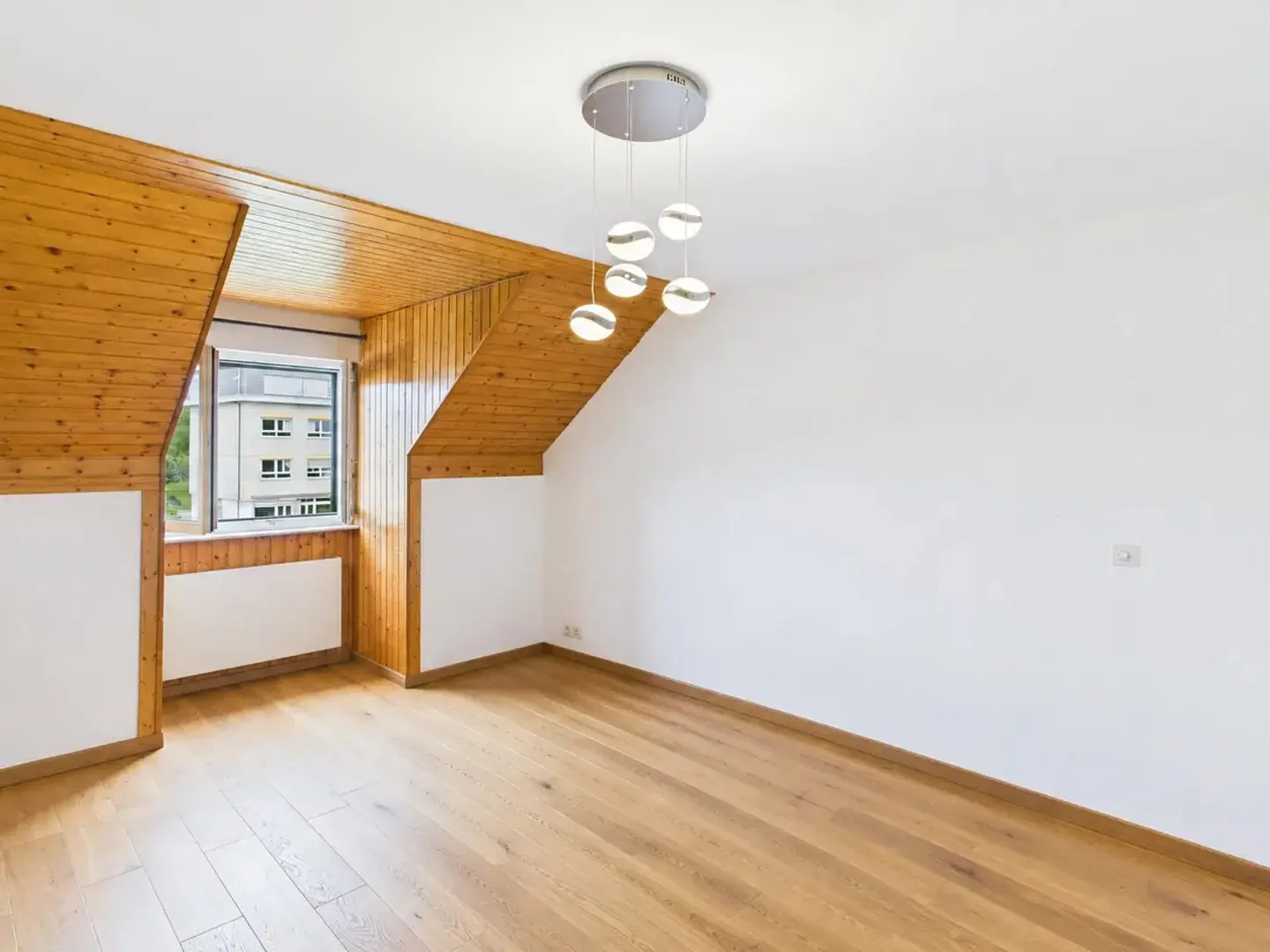Charming Apartment with Lake View - Photo 6 of 10