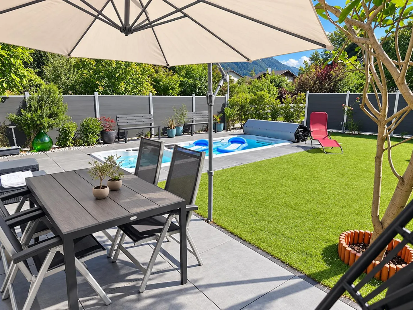 Petit, joli et rénové – 2,5 pièces avec piscine - Photo 2 sur 9