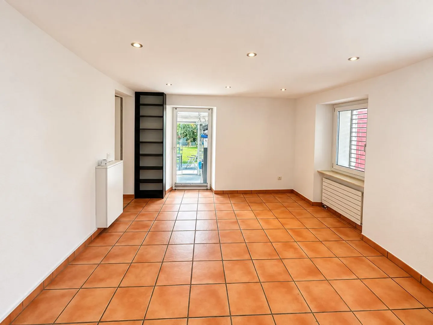 Petit, joli et rénové – 2,5 pièces avec piscine - Photo 3 sur 9